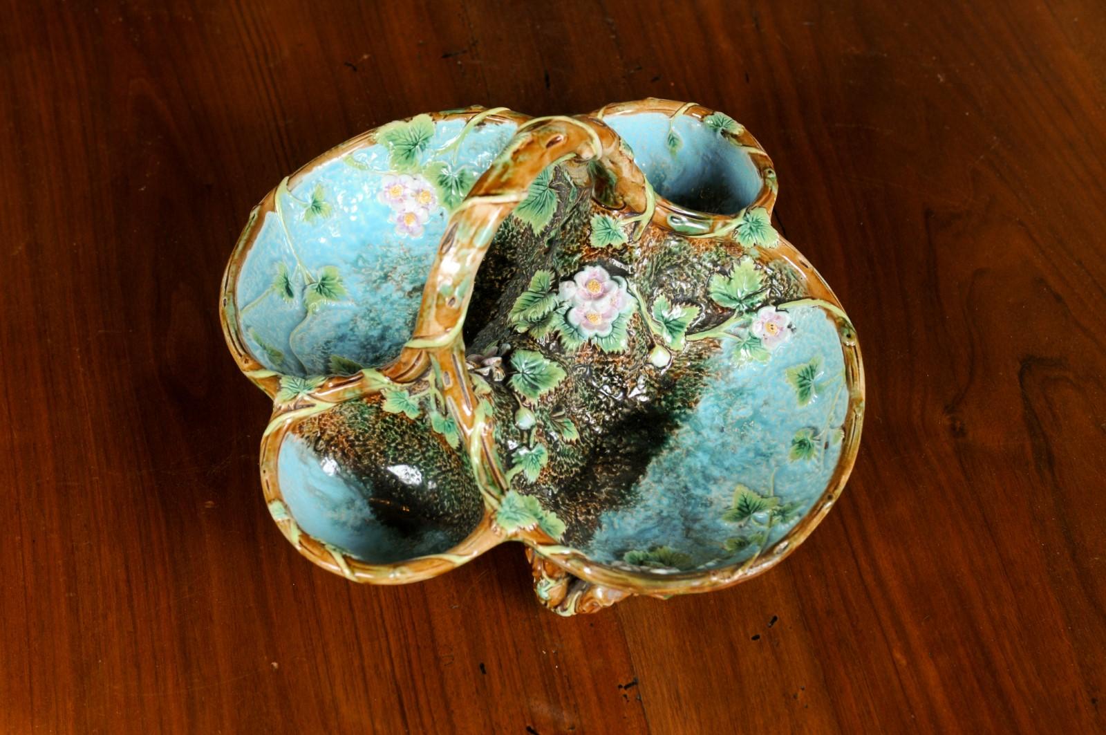 19th Century George Jones Four-Part Majolica Porcelain Serving Bowl with Daisies For Sale 8