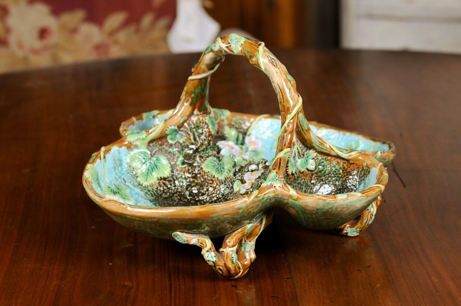 Victorian 19th Century George Jones Four-Part Majolica Porcelain Serving Bowl with Daisies For Sale