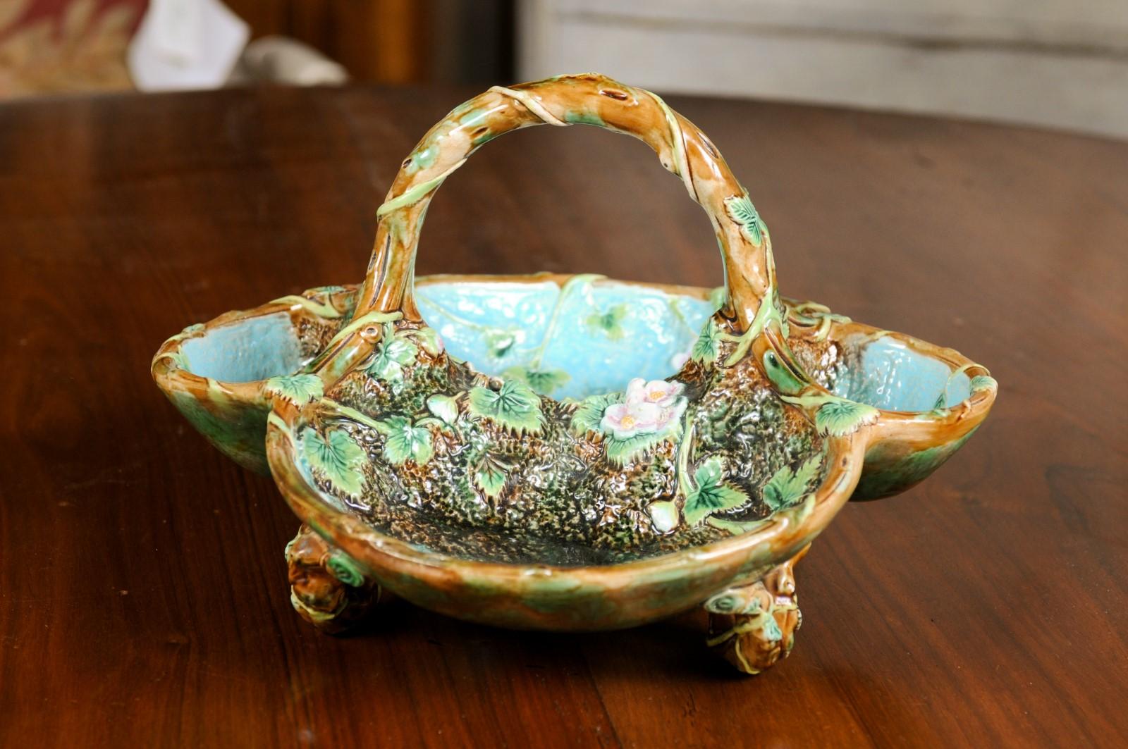 19th Century George Jones Four-Part Majolica Porcelain Serving Bowl with Daisies For Sale 1