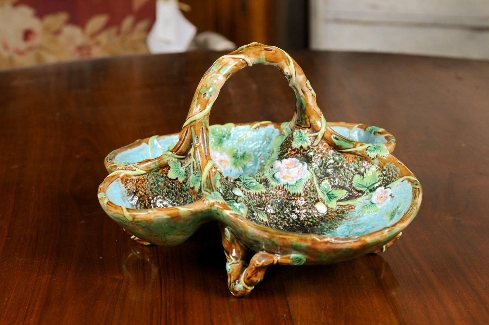19th Century George Jones Four-Part Majolica Porcelain Serving Bowl with Daisies For Sale 2
