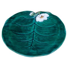 Plato de nenúfar de mayólica George Jones del siglo XIX
