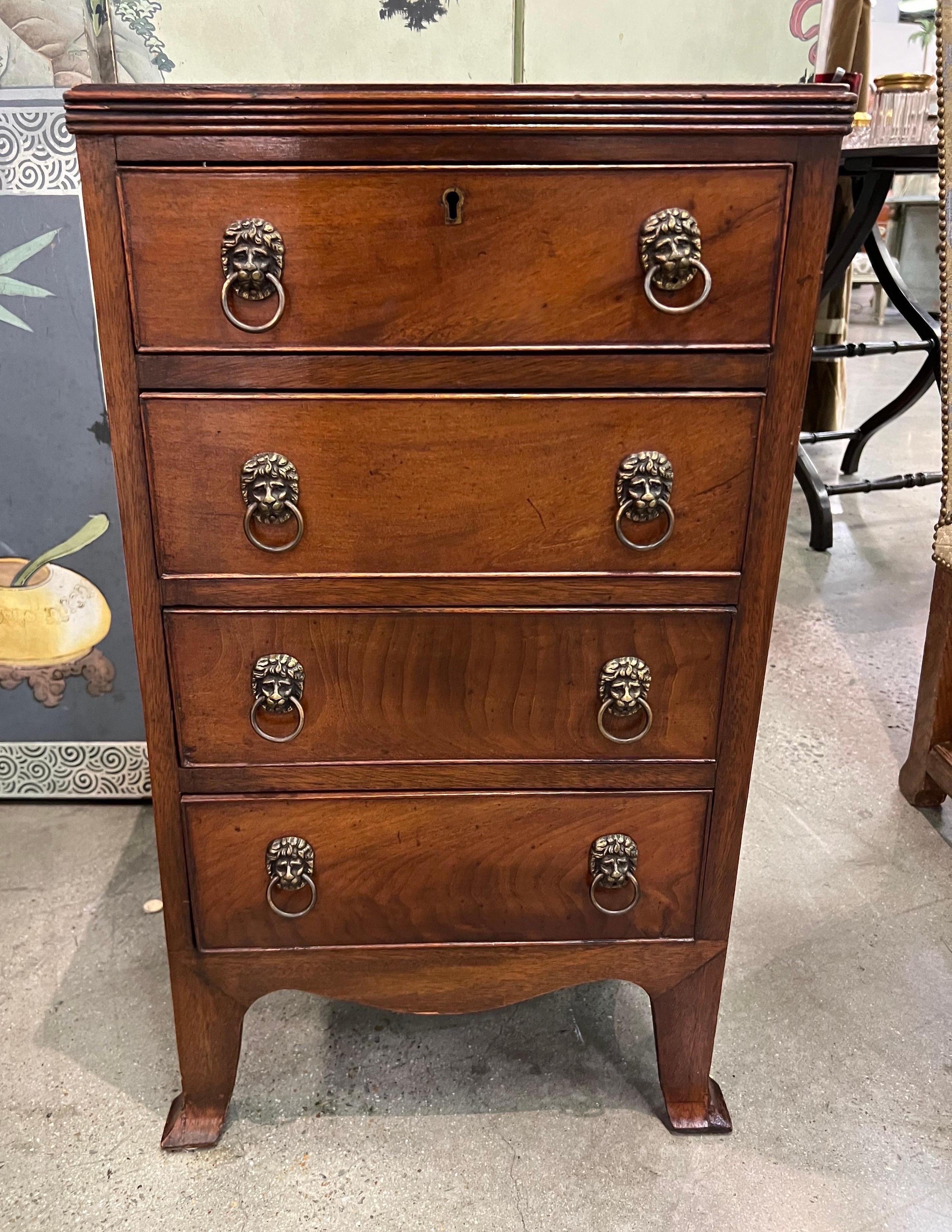 Great little Georgian 4 drawer mahogany bedside chest with lion pulls and French feet.