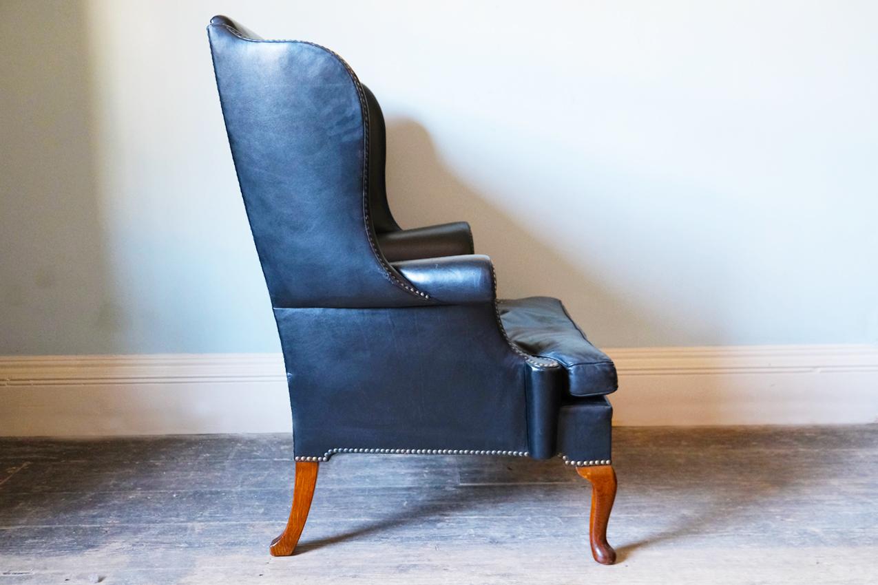19th Century Georgian Black Leather-Upholstered Wingback Armchair In Good Condition For Sale In London, GB