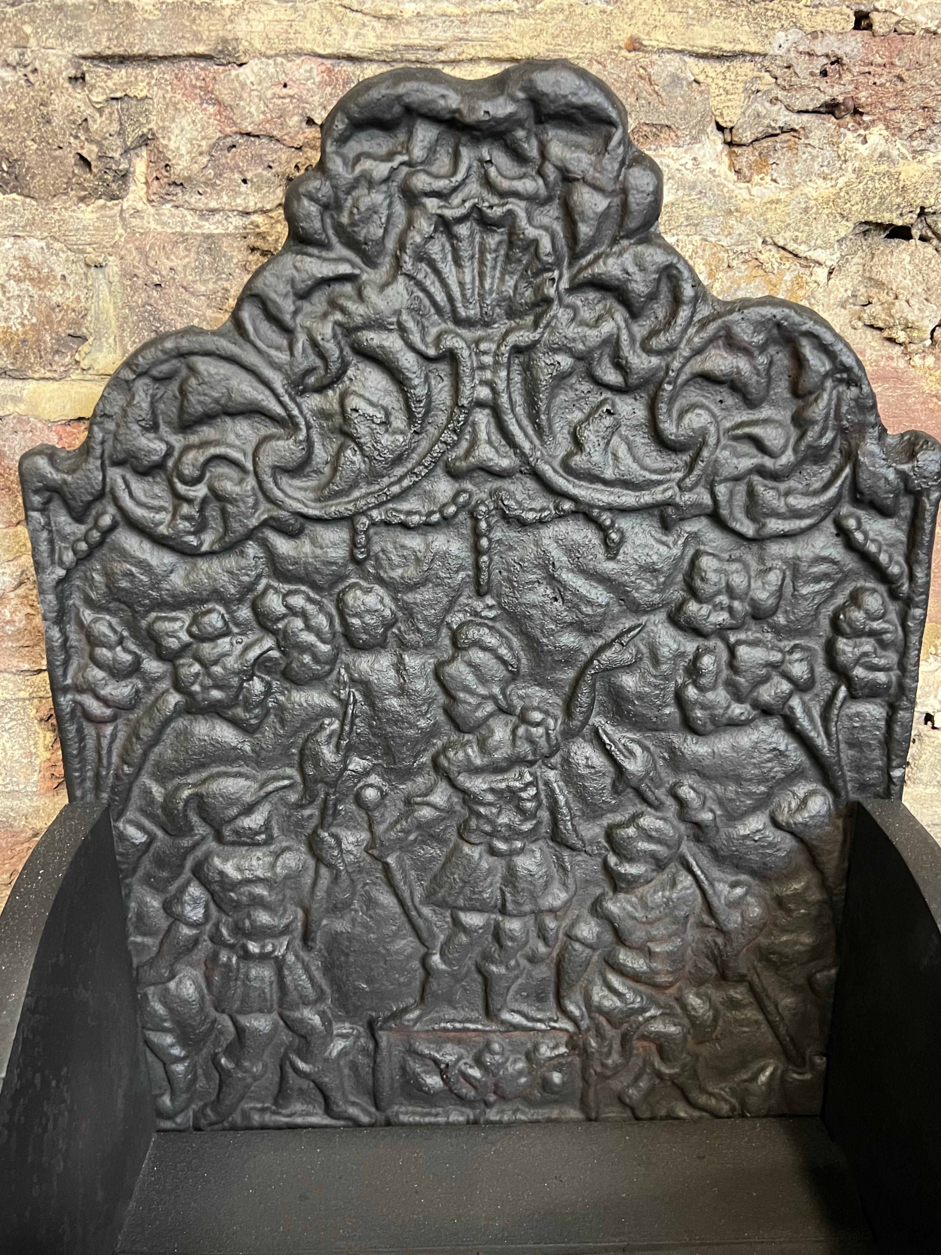 19th Century Georgian Cast Iron & Brass High Back Fire Basket Grate In Good Condition For Sale In London, GB