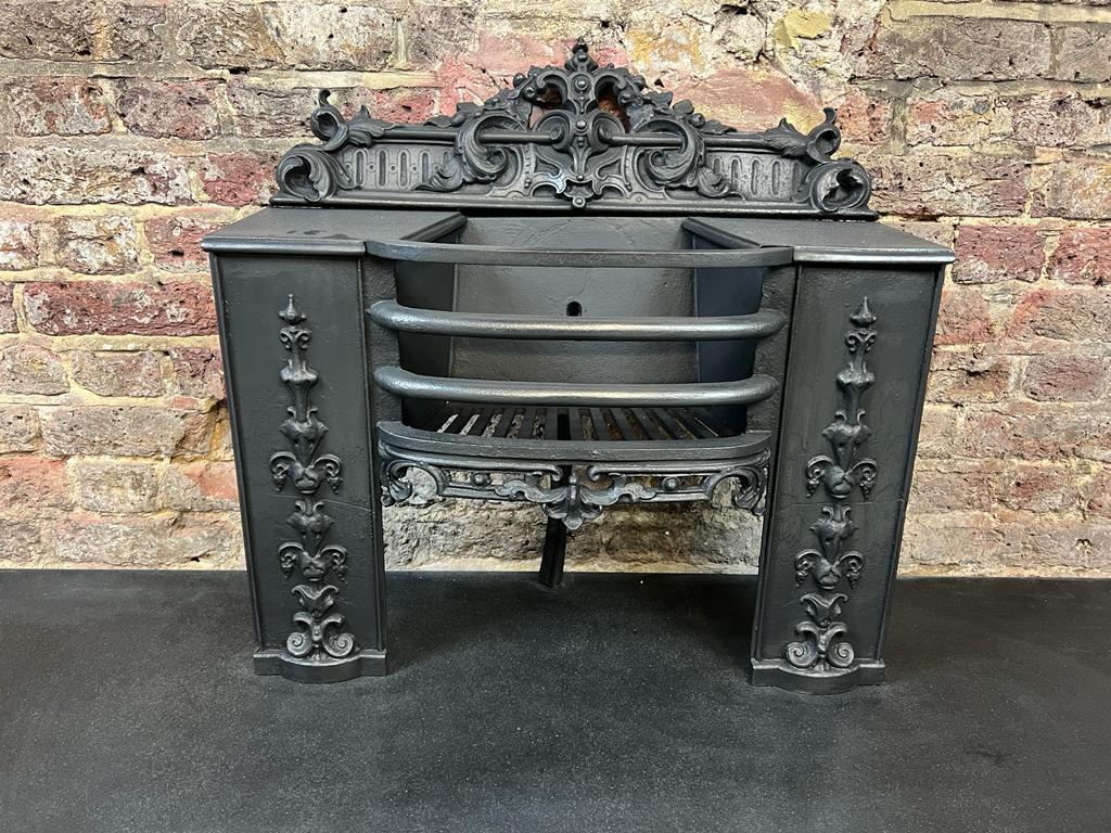 19th Century Georgian Cast Iron Hob Grate Fireplace For Sale 4