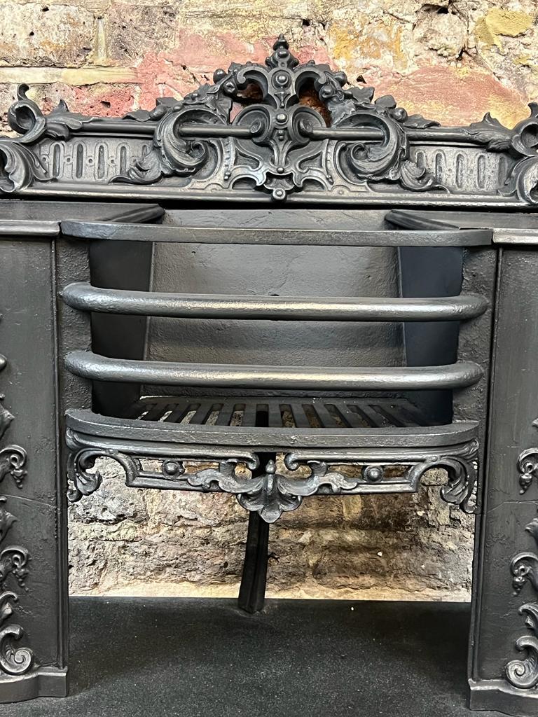 19th Century Georgian Cast Iron Hob Grate Fireplace For Sale 5