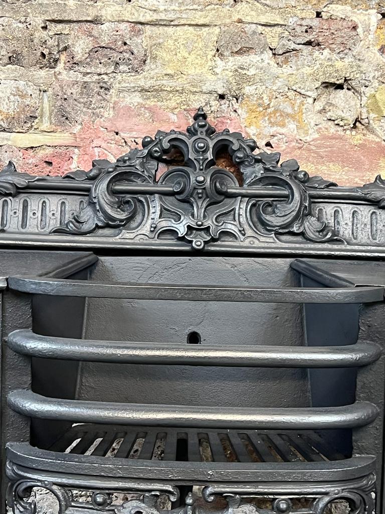 19th Century Georgian Cast Iron Hob Grate Fireplace For Sale 6