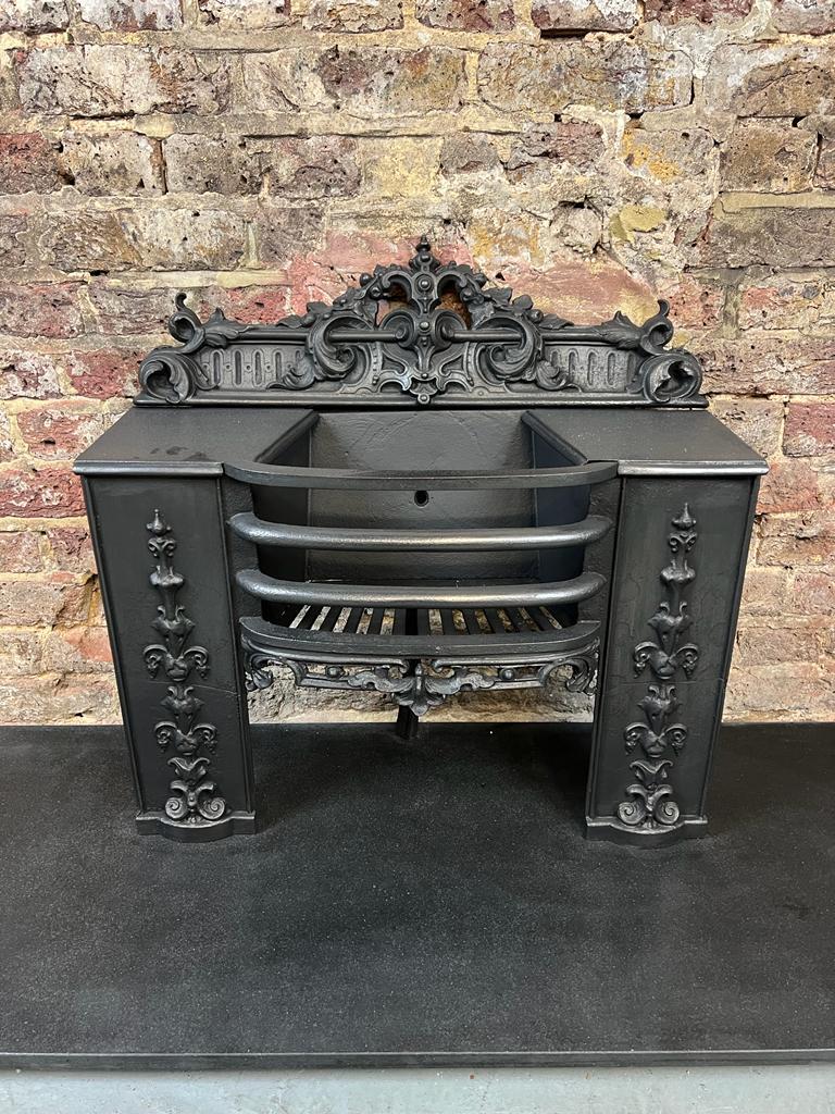 19th Century Georgian Cast Iron Hob Grate Fireplace For Sale 7