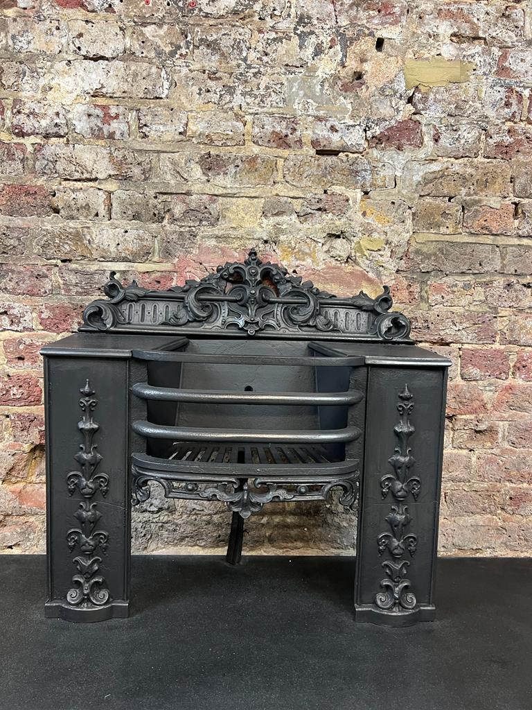 19th century Georgian cast iron Hob grate fireplace
A Fabulous conditioned original antique Georgian half hob grate fireplace insert with cast ornate back in blackened finish. recently salvaged from A London Town House. 

Dimensions:
Width 26