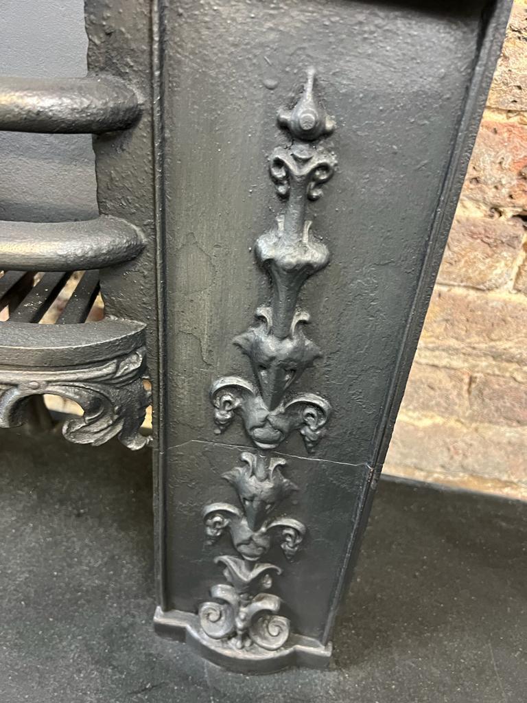19th Century Georgian Cast Iron Hob Grate Fireplace In Good Condition For Sale In London, GB