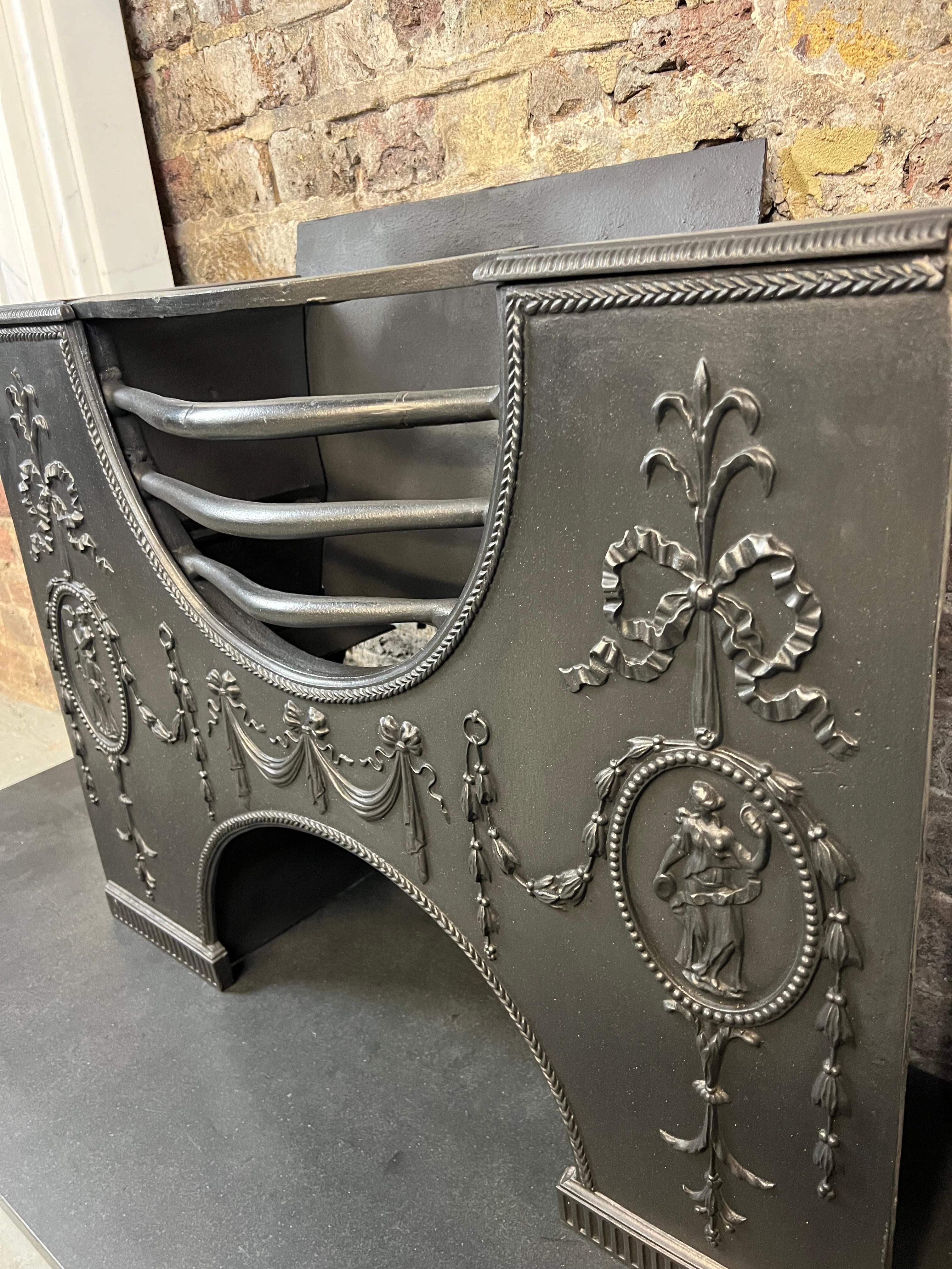 19th Century Georgian Cast Iron Hob Grate Fireplace Insert For Sale 1