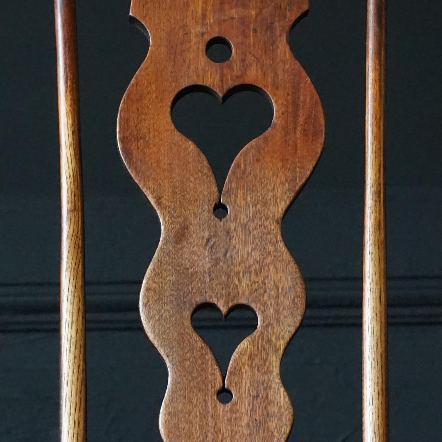 19th Century Georgian Comb Hoop Back Windsor Elm and Yew Wood Chair with Hearts For Sale 6