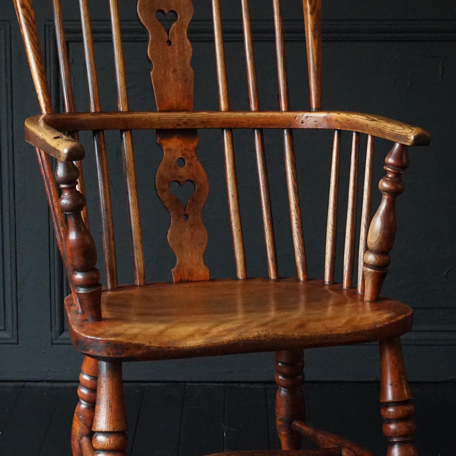 19th Century Georgian Comb Hoop Back Windsor Elm and Yew Wood Chair with Hearts For Sale 7