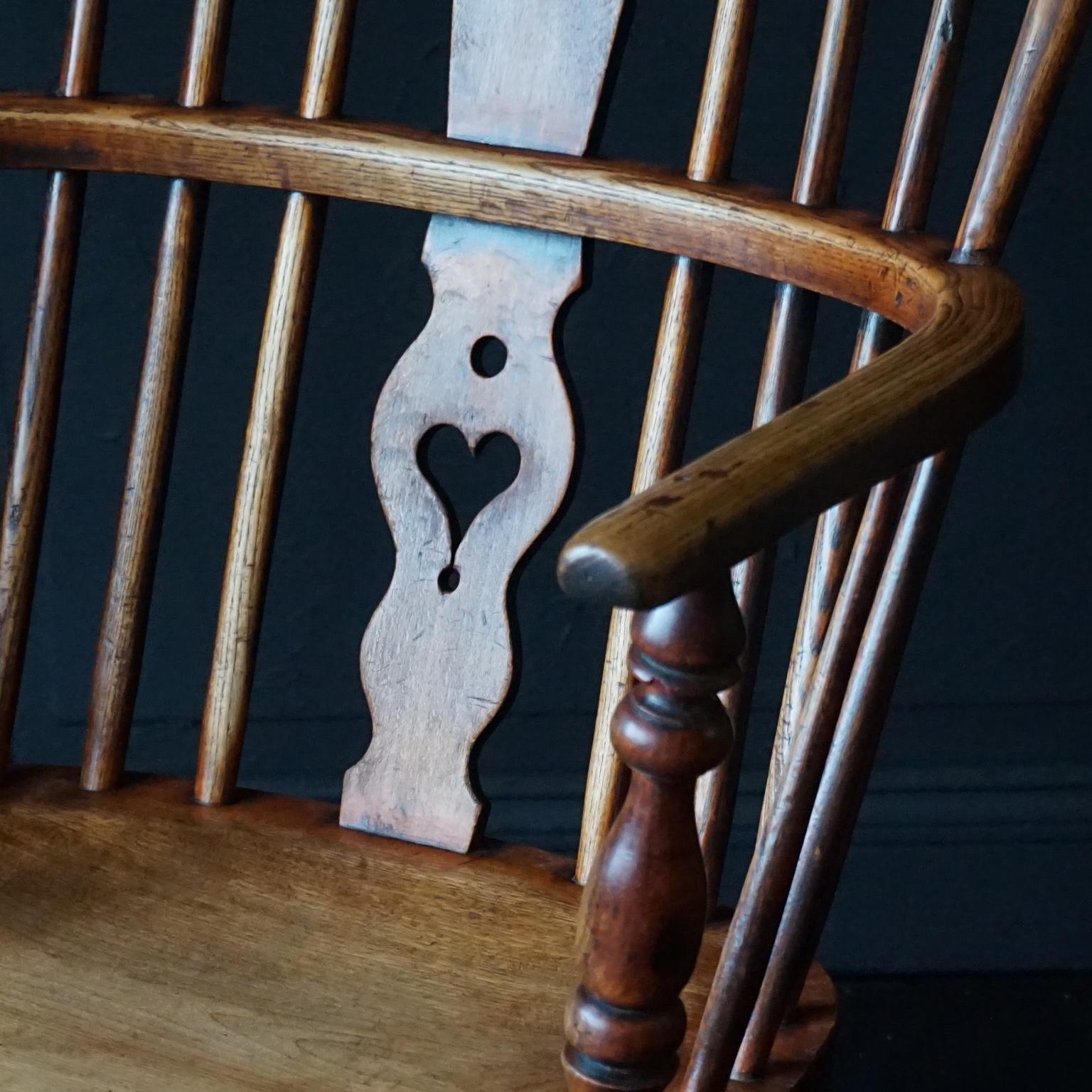 Georgianischer Windsor-Stuhl aus Ulme und Eibenholz mit Knochenrckenlehne aus dem 19. Jahrhundert im Angebot 8