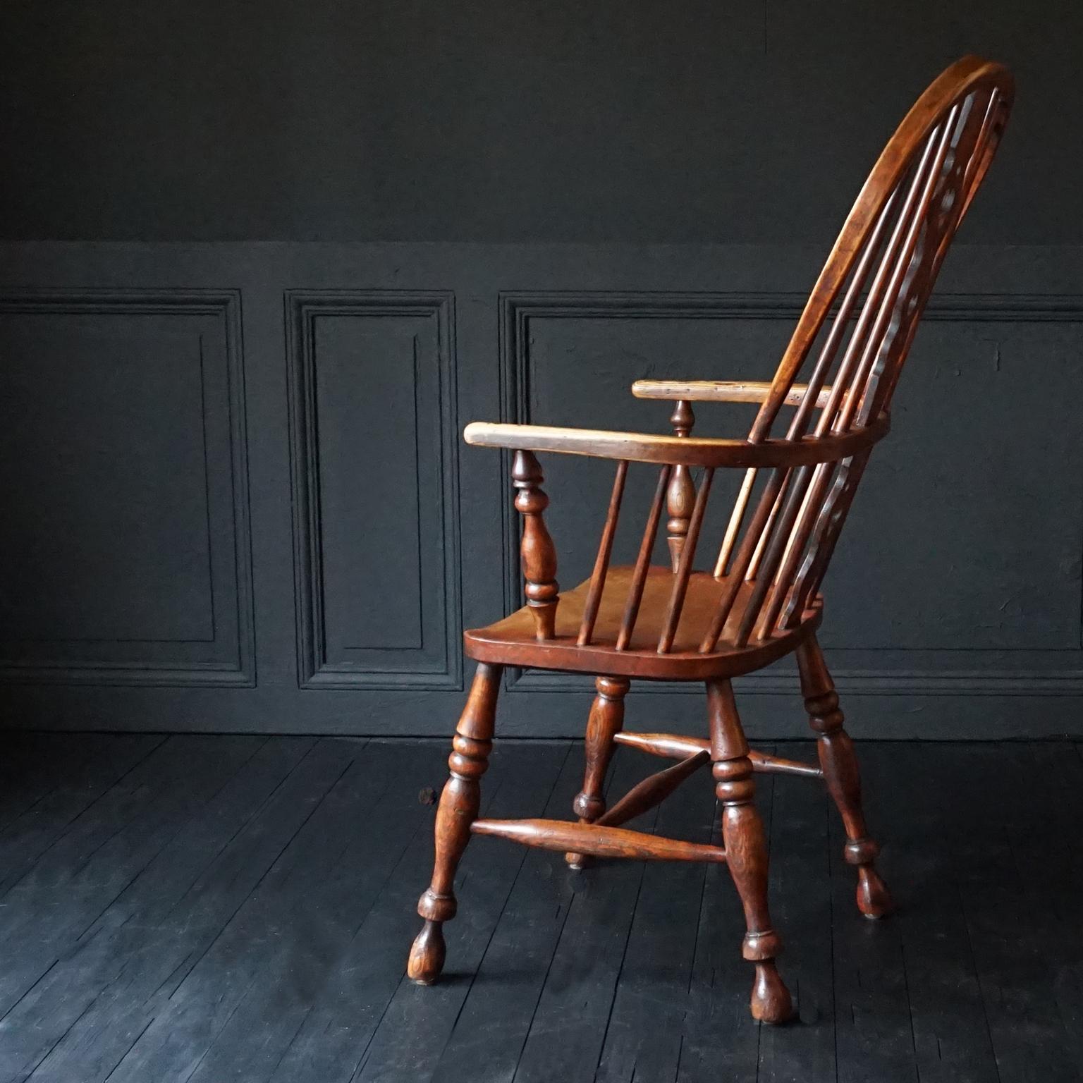Georgianischer Windsor-Stuhl aus Ulme und Eibenholz mit Knochenrckenlehne aus dem 19. Jahrhundert im Angebot 1