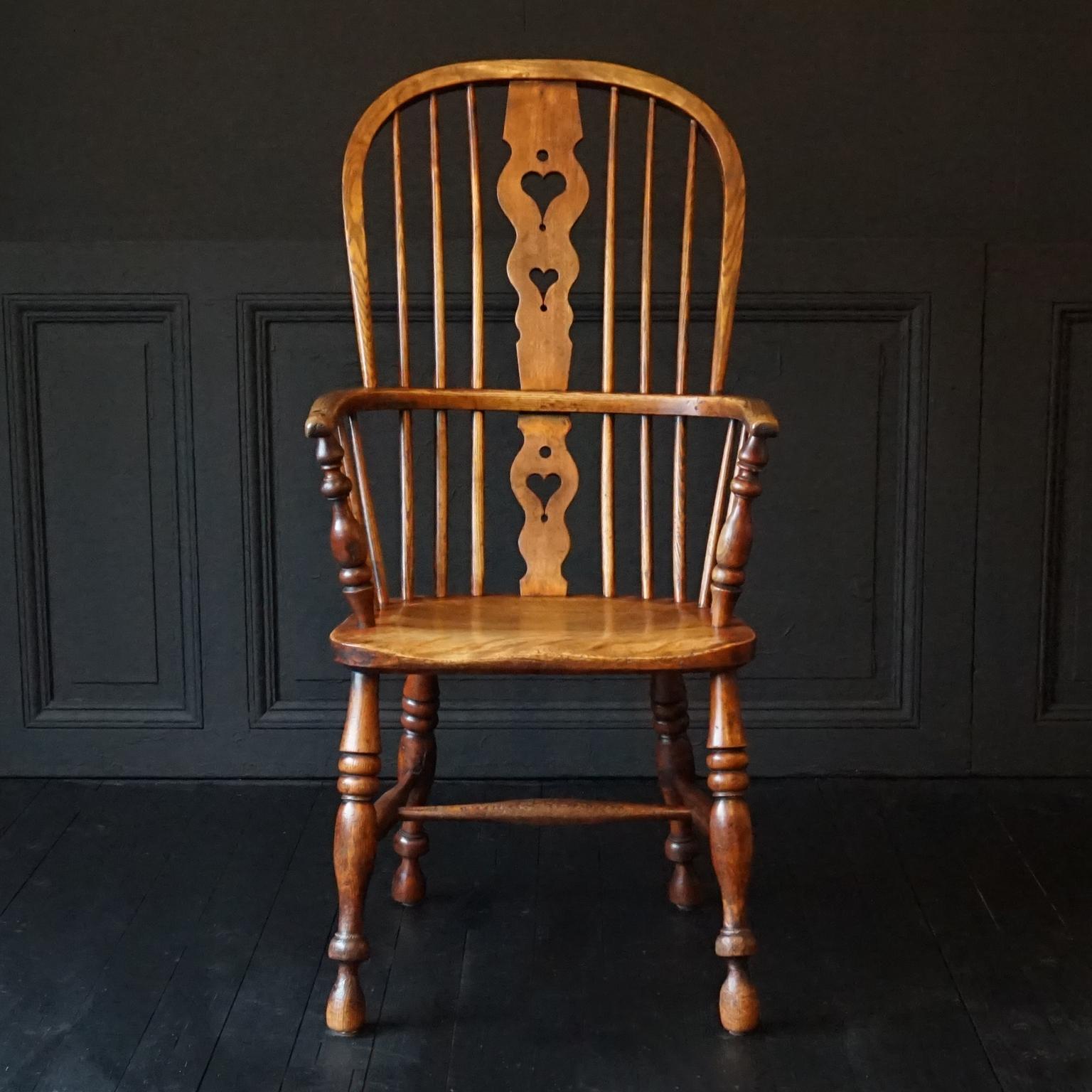 19th Century Georgian Comb Hoop Back Windsor Elm and Yew Wood Chair with Hearts For Sale 2