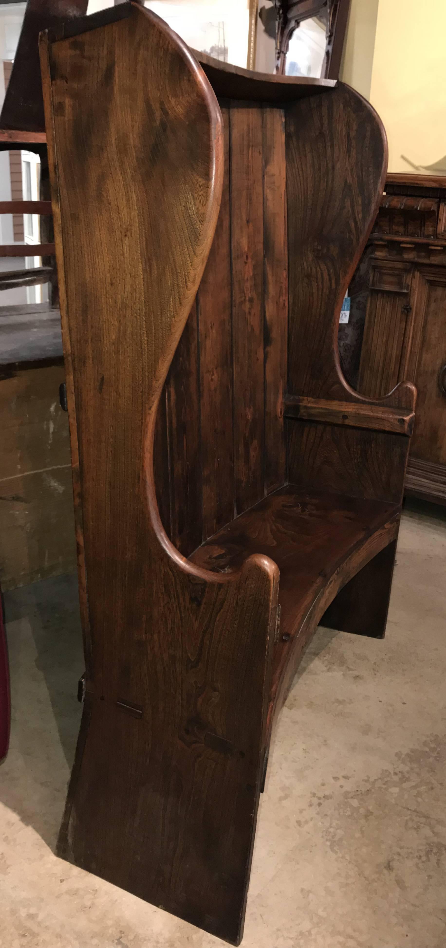 Hand-Carved 19th Century Georgian Elmwood and Pine Curved Settle