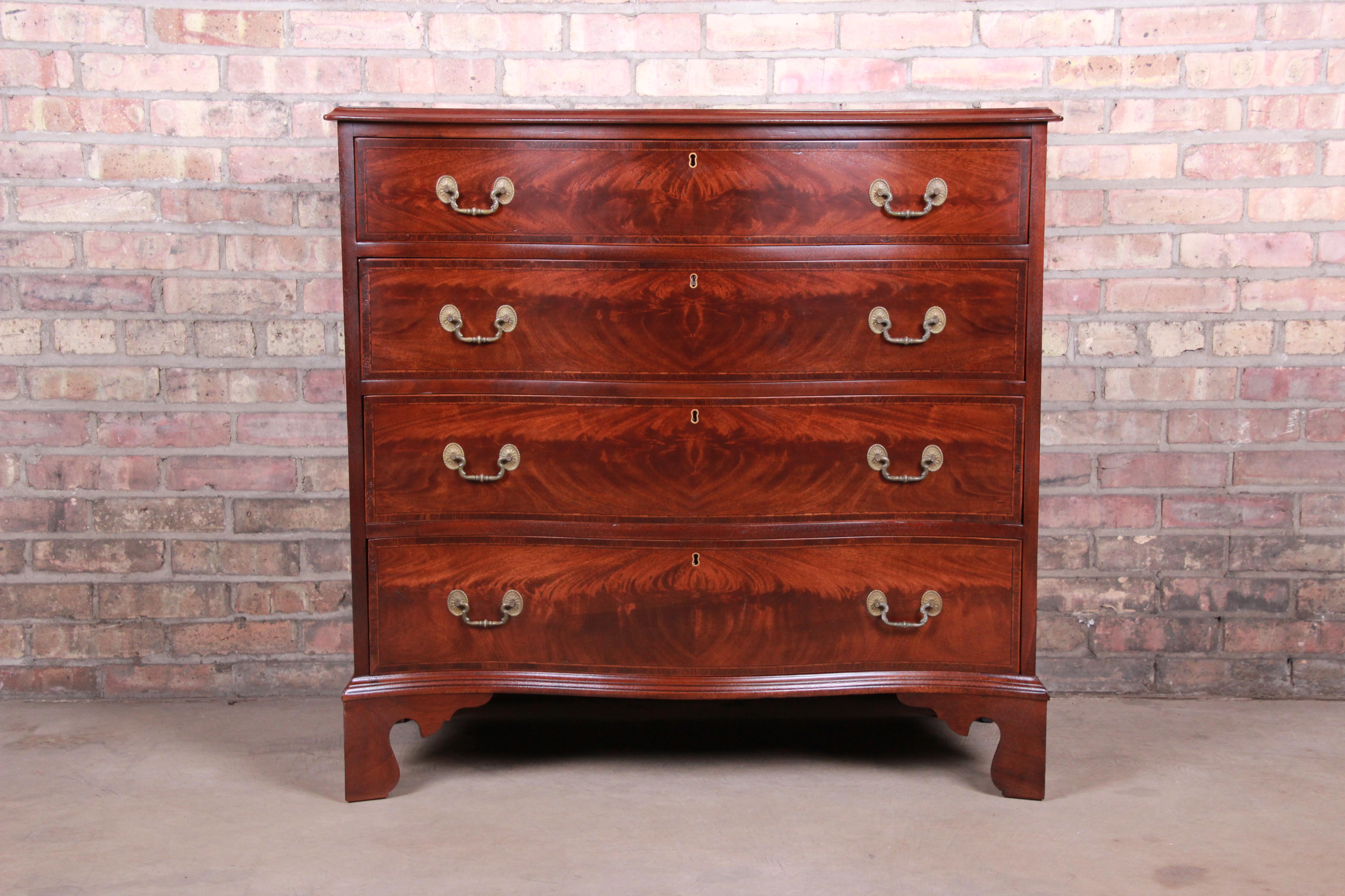 An exceptional Georgian dresser chest

USA, 19th century

Bookmatched flame mahogany, with original brass hardware.

Measures: 38.13