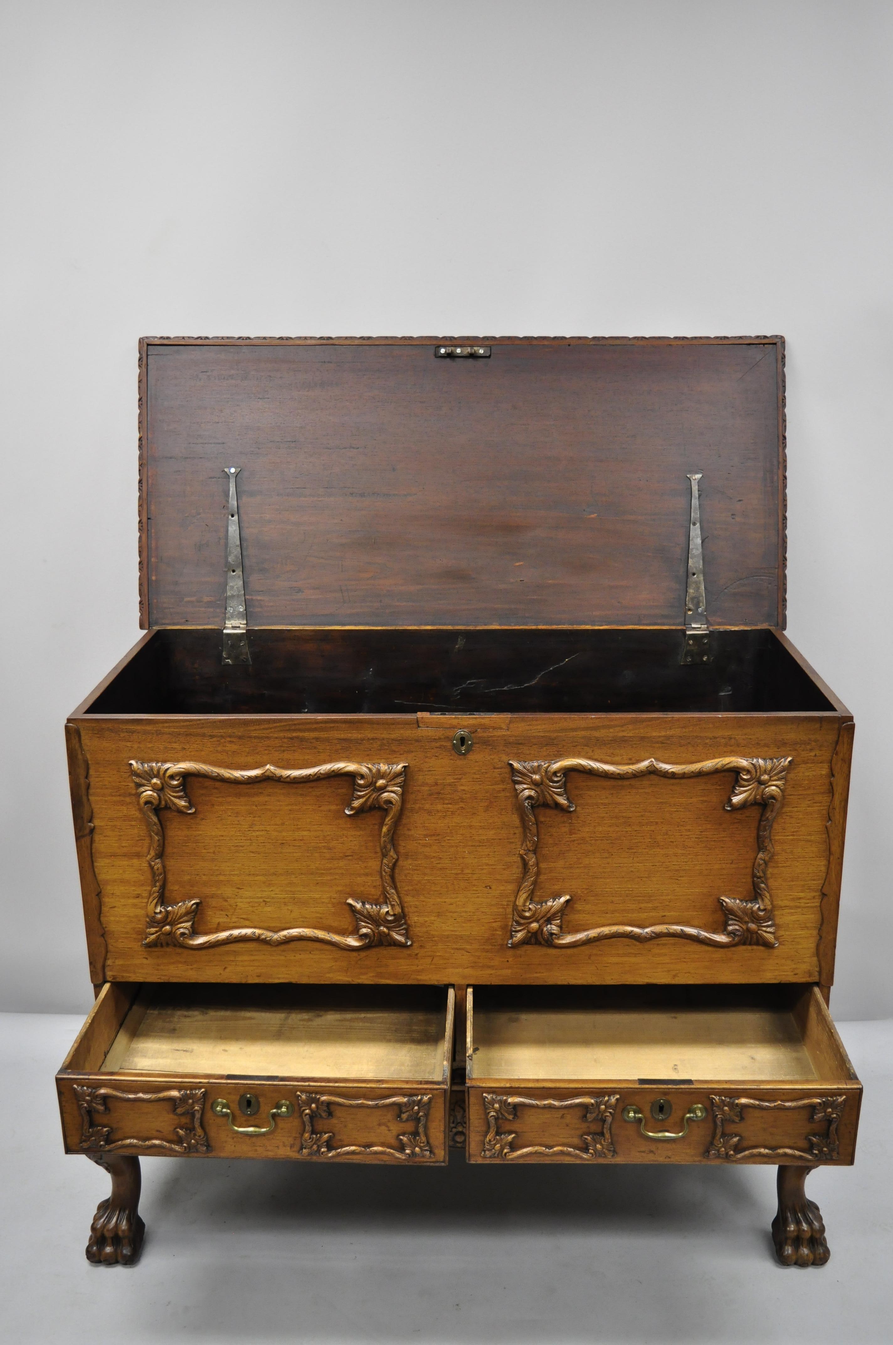 European 19th Century Georgian George II Style Mahogany Paw Foot Coffer Blanket Chest For Sale