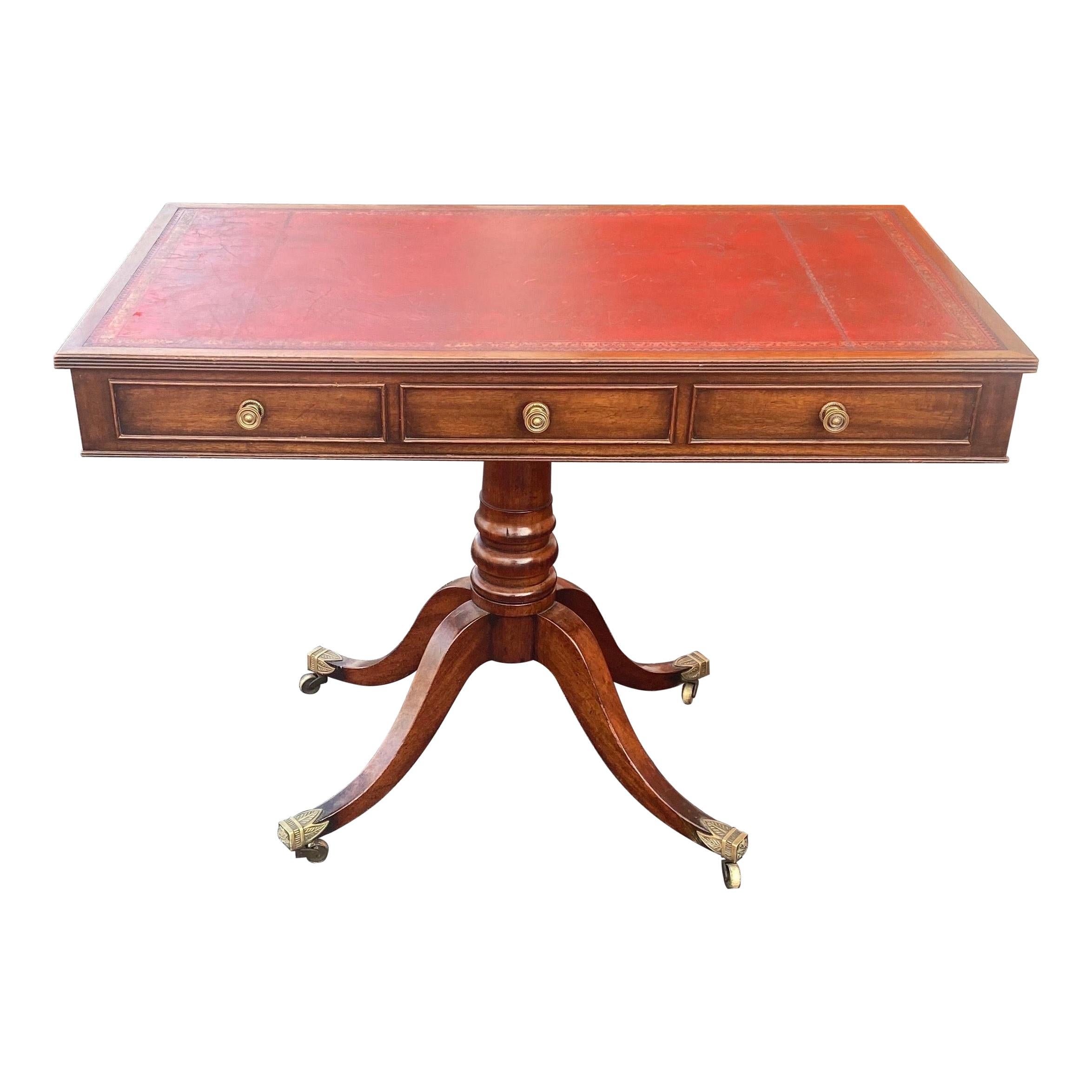 Table géorgienne du XIXe siècle à plateau en cuir avec tiroirs latéraux