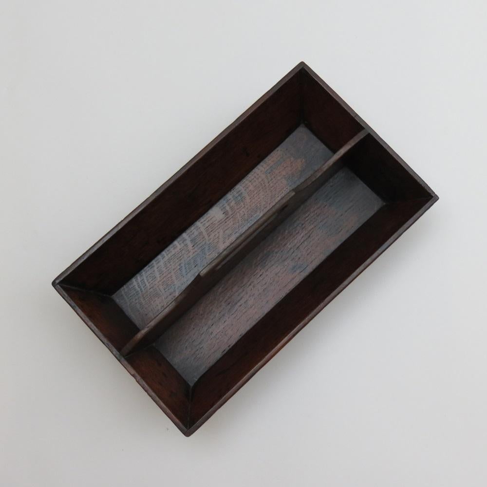 A very good quality Georgian Antique Cutlery Tray, made from Oak, dates from circa 1810.
Wonderful colour and patination.
ST1488

Shipping to the US via the seller is £65