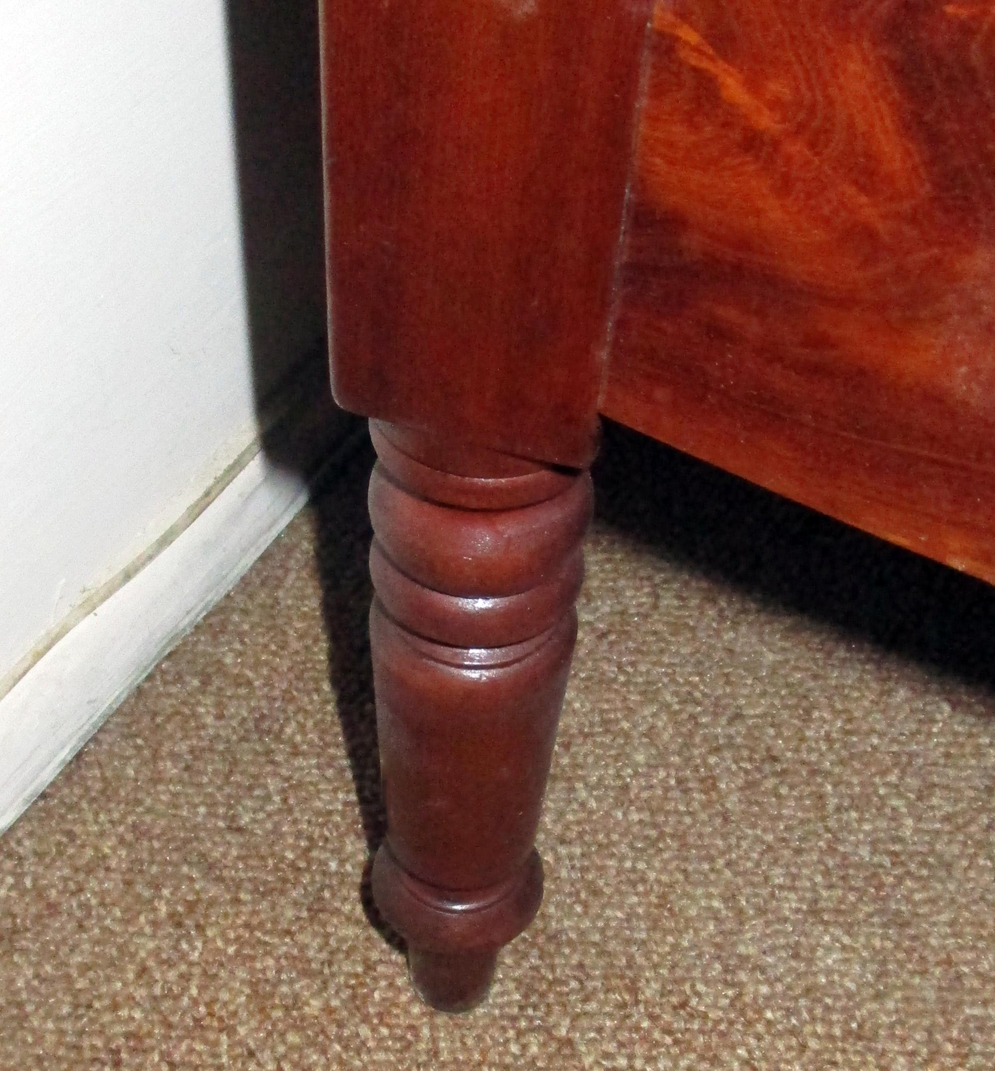 19th century Georgian Mahogany Bowfront Bedside Table 7