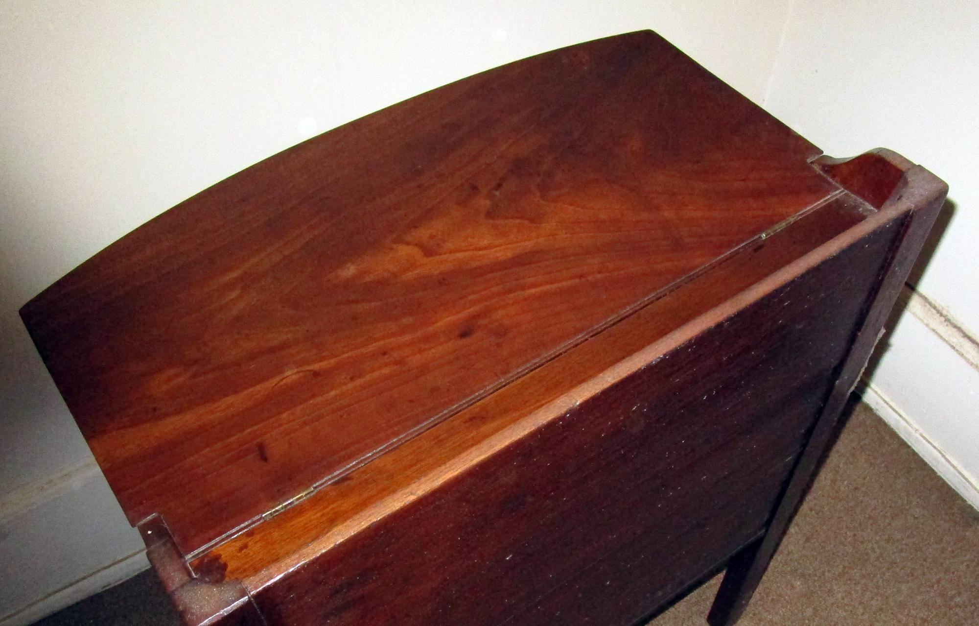 19th century Georgian Mahogany Bowfront Bedside Table 3