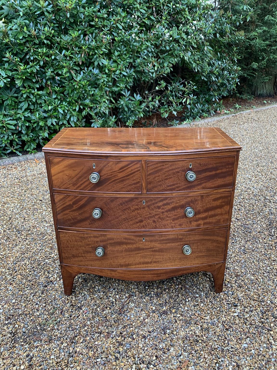 19th Century Georgian / Regency Mahogany bowfront chest of drawers, with two short and two long graduated oak lined drawers with original round brass handles, on splayed feet.

Circa: 1820

Dimensions:
height: 33.5 inches – 85 cms
width: 35.5