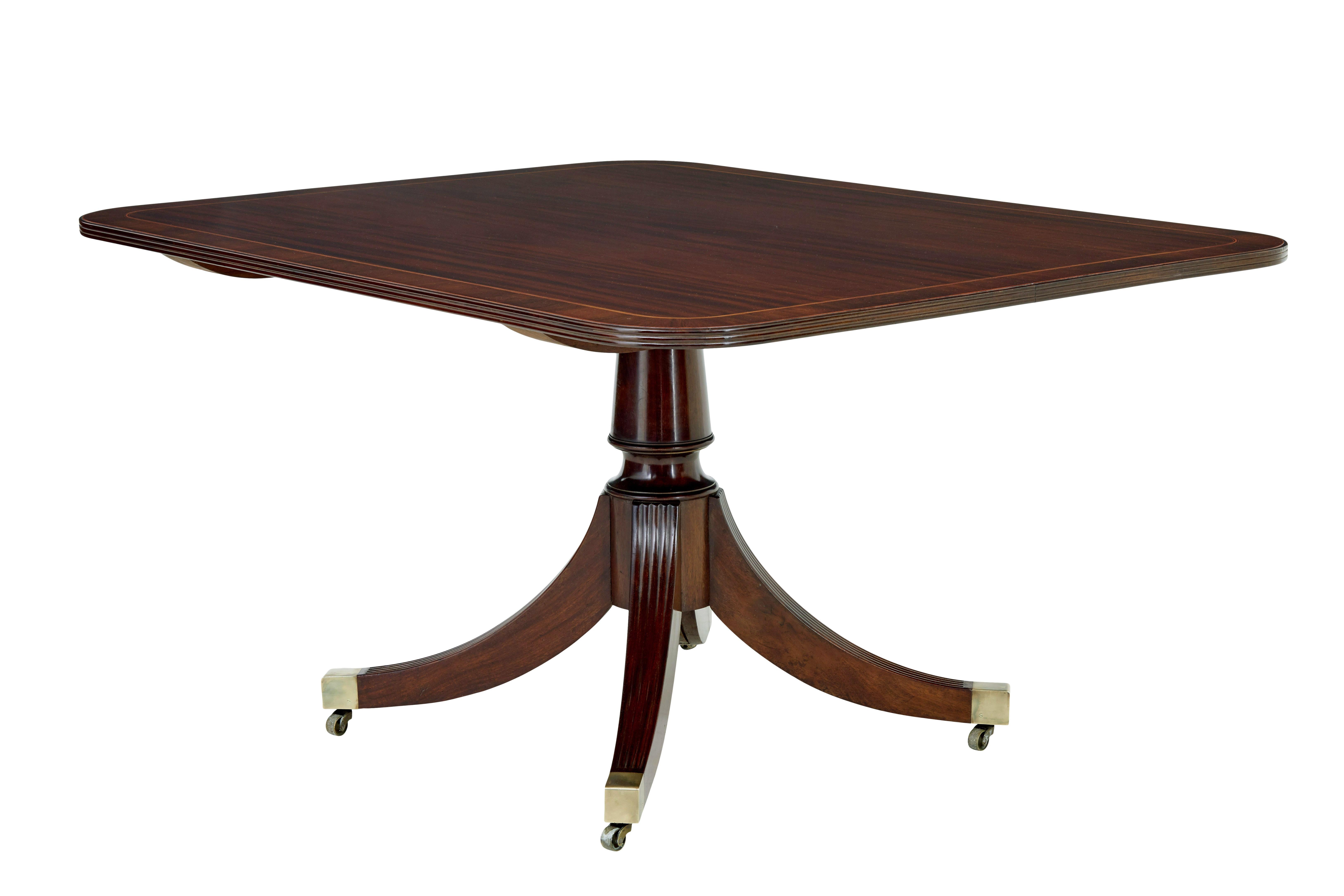Georgien Table de salle à manger en acajou géorgien du 19e siècle
