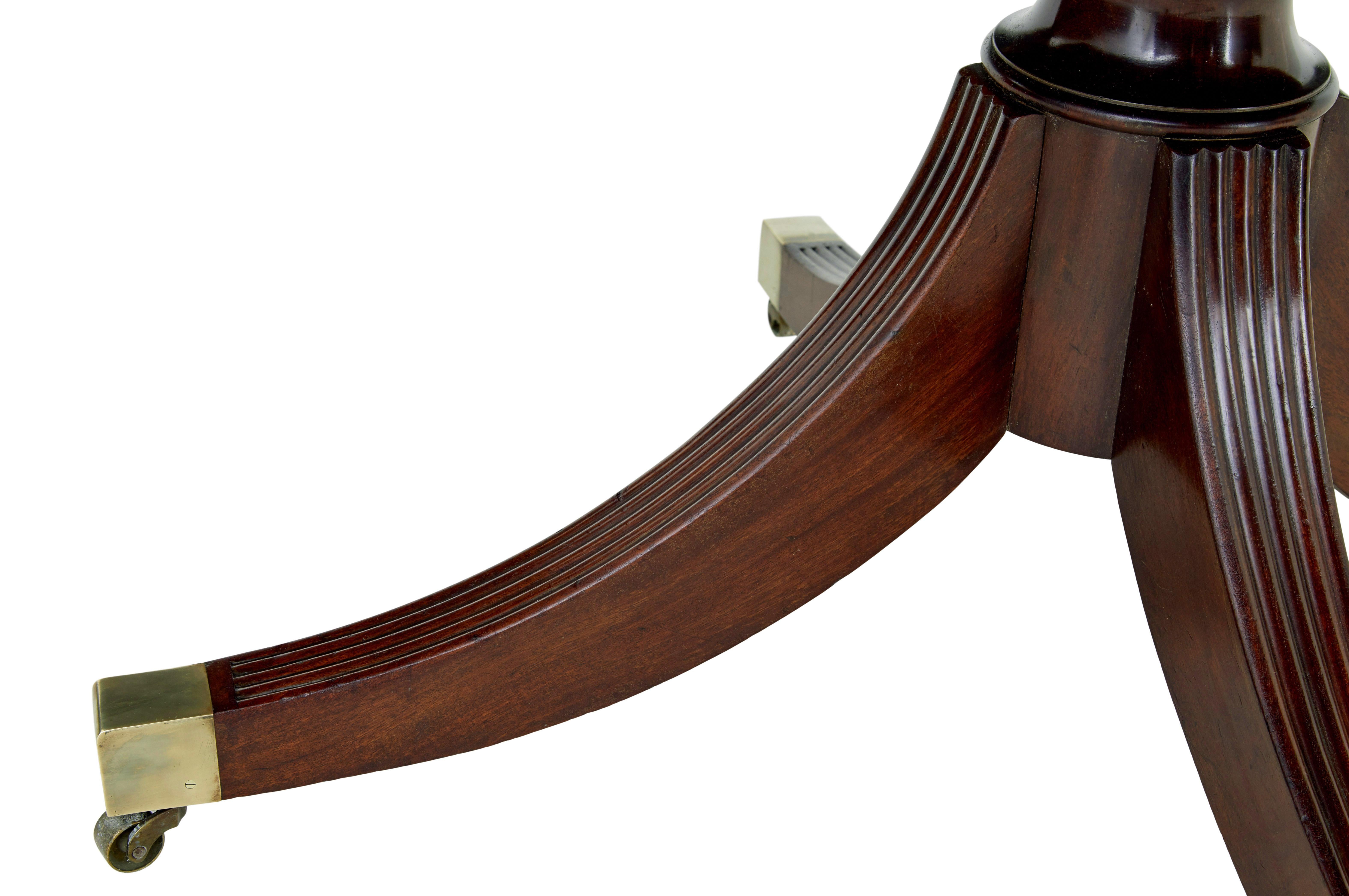 Anglais Table de salle à manger en acajou géorgien du 19e siècle