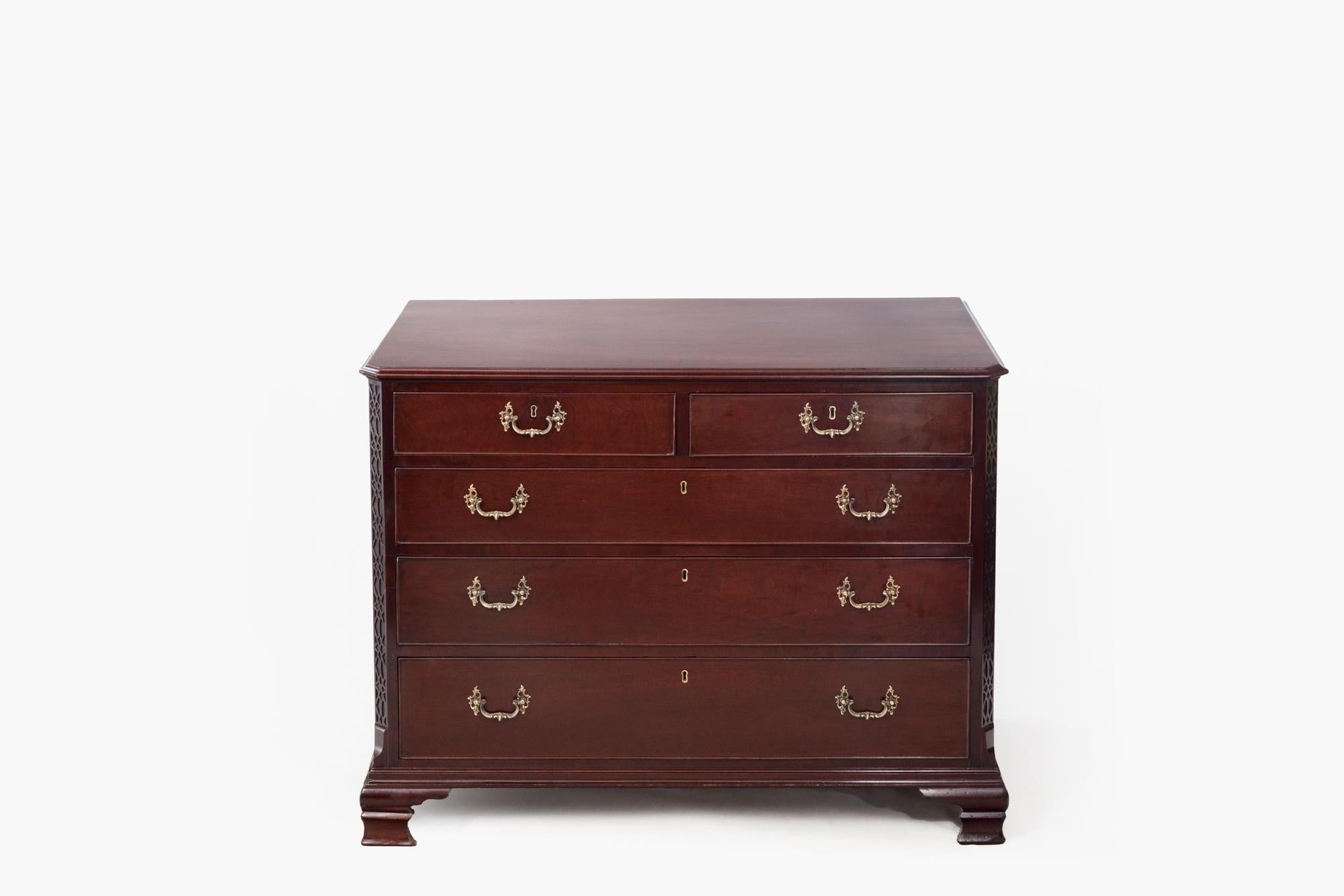 19th Century Georgian Mahogany Commode In Excellent Condition For Sale In Dublin 8, IE