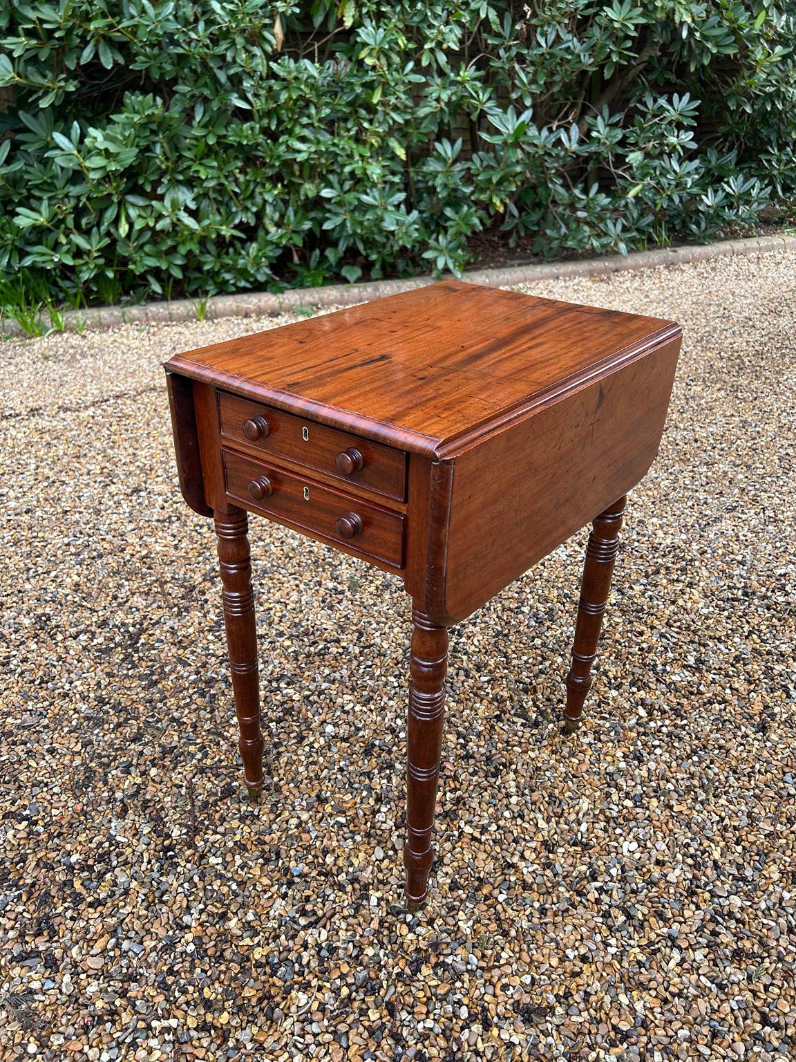 English 19th Century Georgian Mahogany Drop Leaf Work Table For Sale