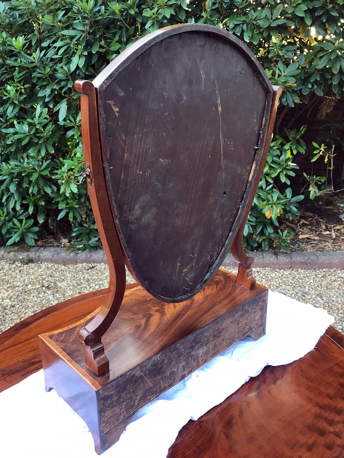 19th Century Georgian Mahogany Shield Shaped Serpentine Dressing Mirror For Sale 2