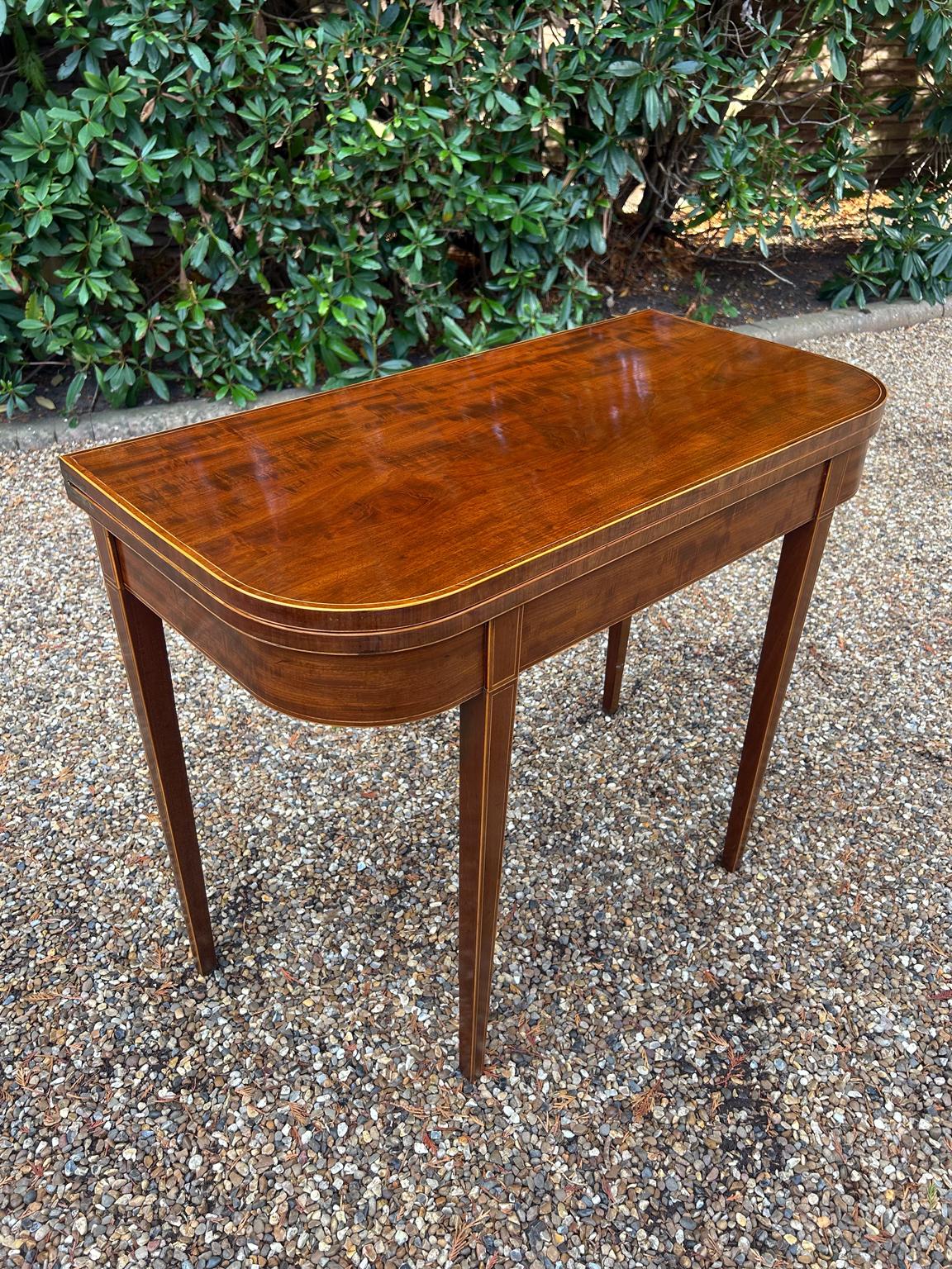 Britannique Table à thé en acajou de style géorgien du XIXe siècle en vente