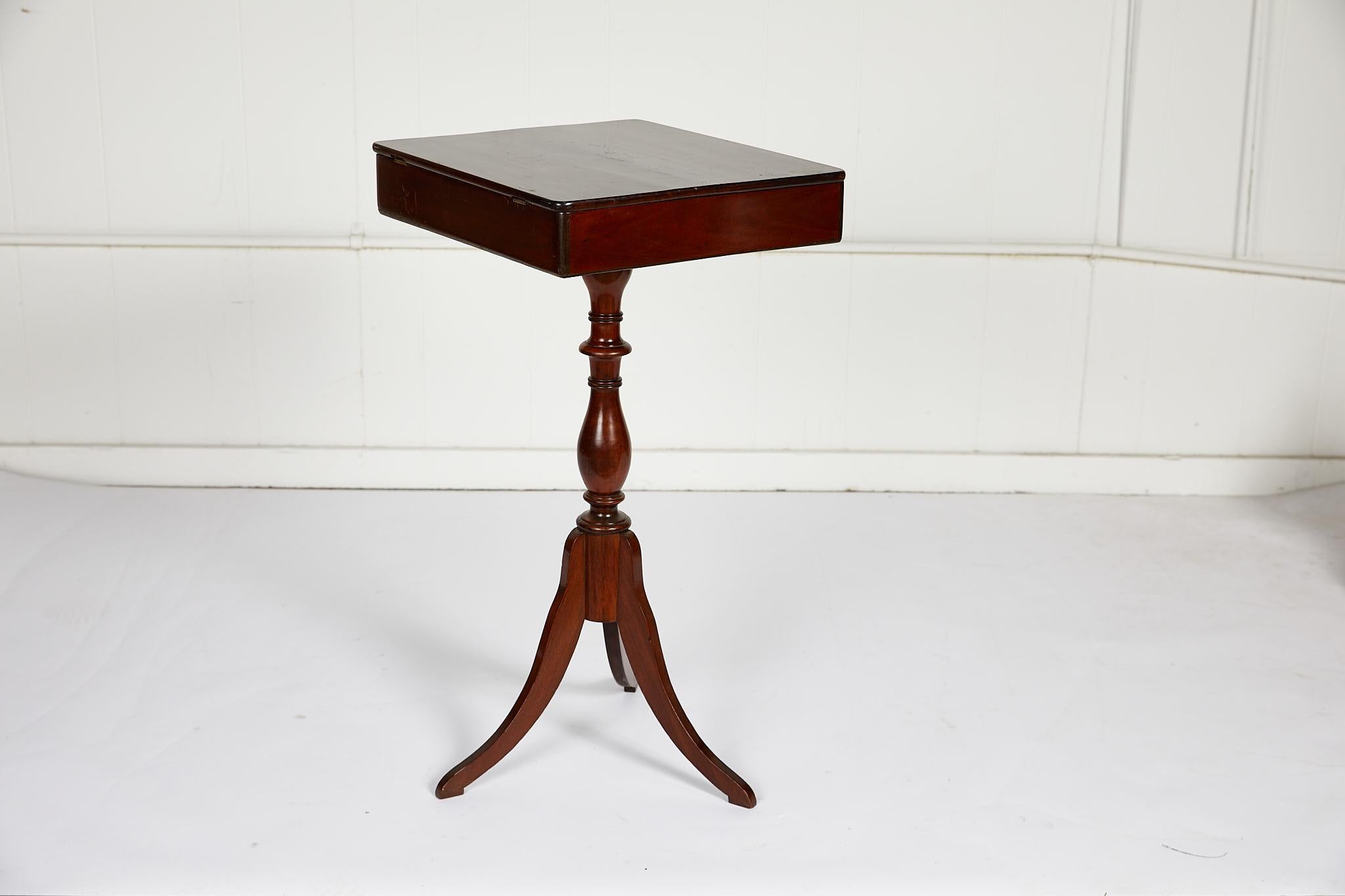 19th Century Georgian Mahogany Tripod-Base Sewing Table In Good Condition In Atlanta, GA