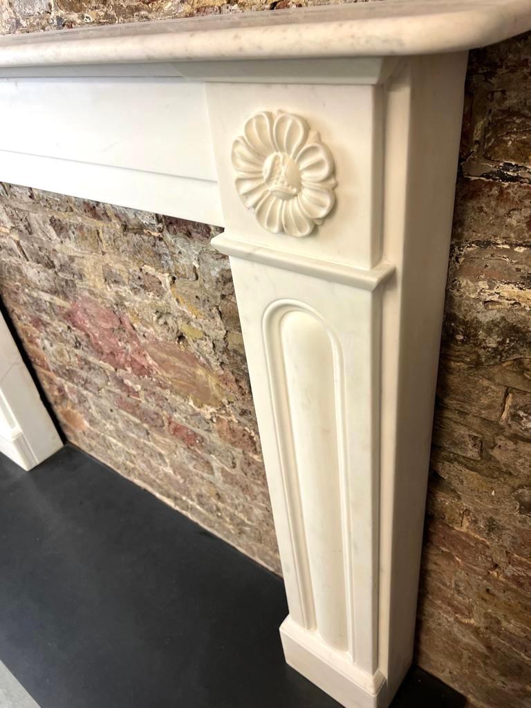 19th Century Georgian Marble Fireplace Mantlepiece  In Good Condition For Sale In London, GB