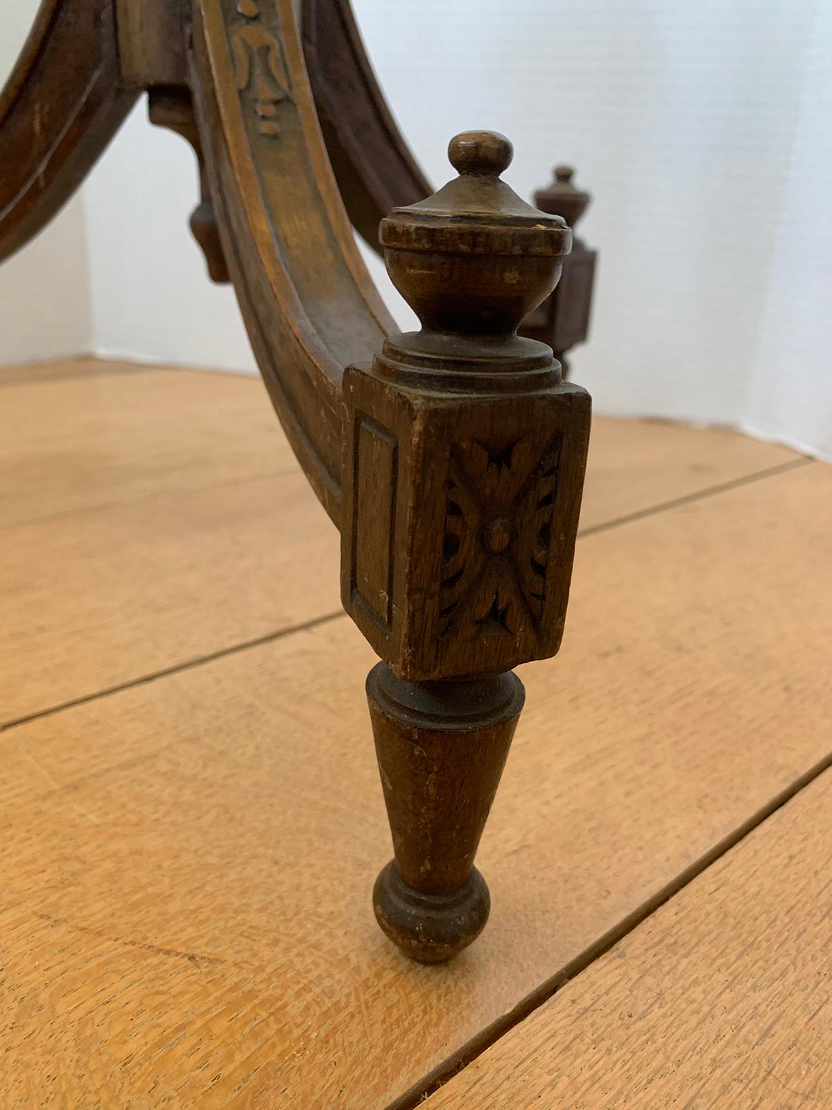 georgischer Pflanzenständer aus dem 19 (Holz) im Angebot