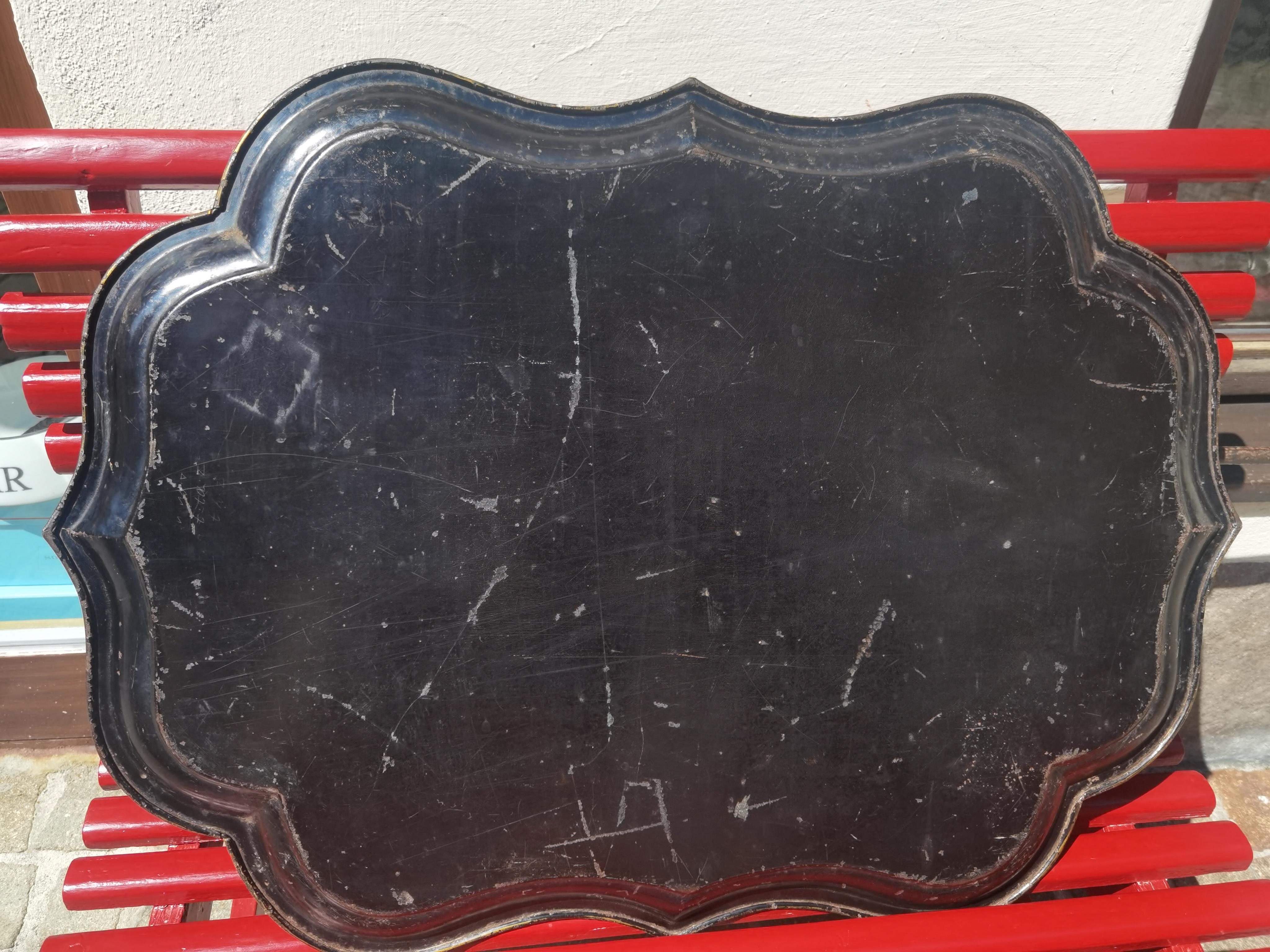 Large 19th century georgian serving tray in metal. Rectangular form with scalloped edges and gilt line framed. Hand-painted floral sprays on a black ground.