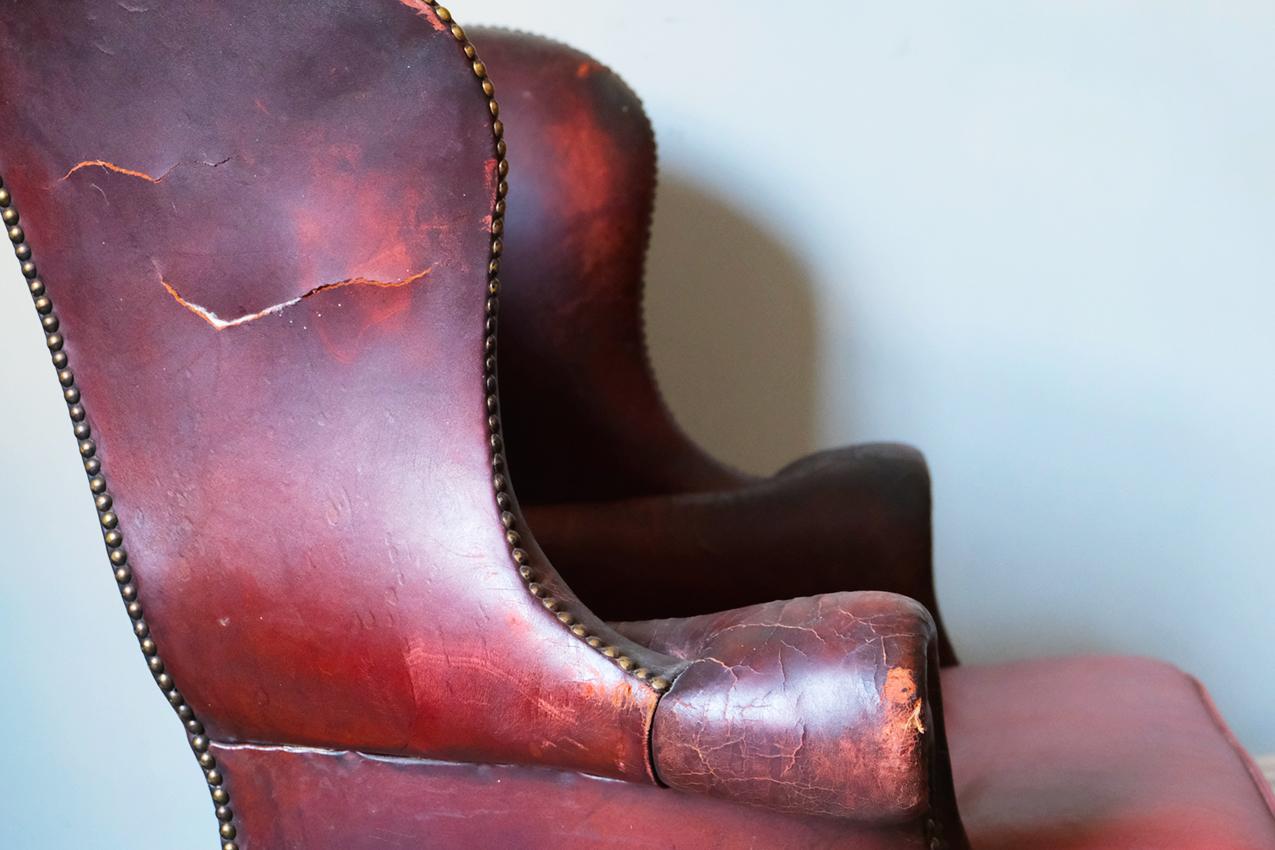 English 19th Century Georgian Red Leather-Upholstered Wingback Armchair For Sale