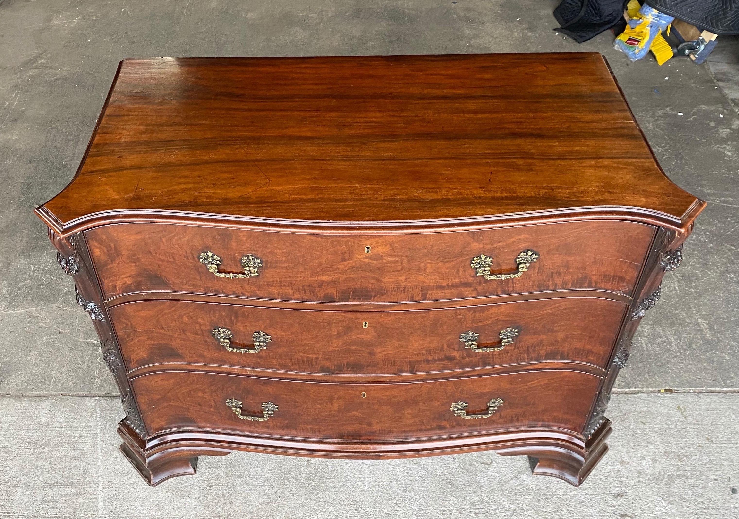 19th Century Georgian Serpentine Mahogany 3 Drawer Chest 3