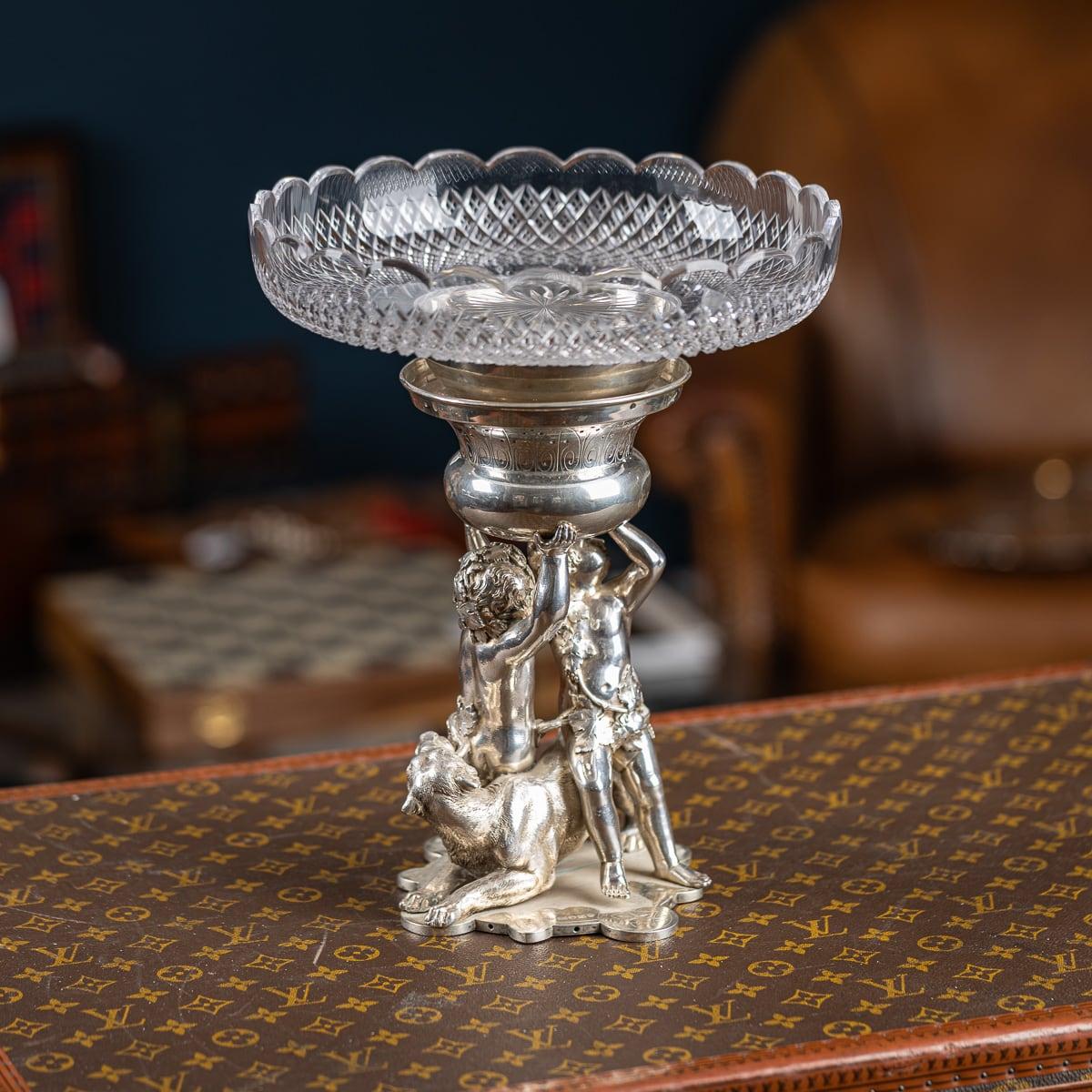 Antike frühen 19. Jahrhundert George III eindrucksvoll Tafelaufsatz. Der skulpturale Gussstiel ist als zwei junge Putten modelliert, die auf einem Tiger sitzen und eine aufwendig geschliffene Glasschale tragen. Der mit detailliertem und