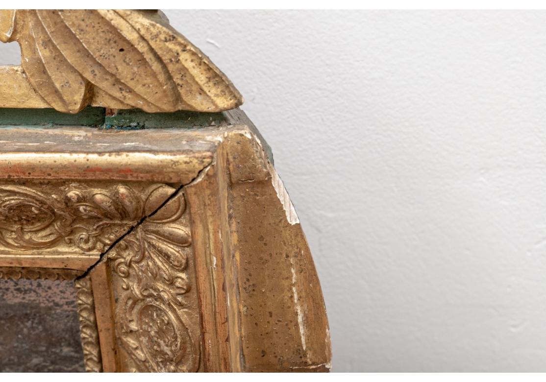 Miroir doré de style géorgien du 19ème siècle avec accents verts à restaurer en vente 4