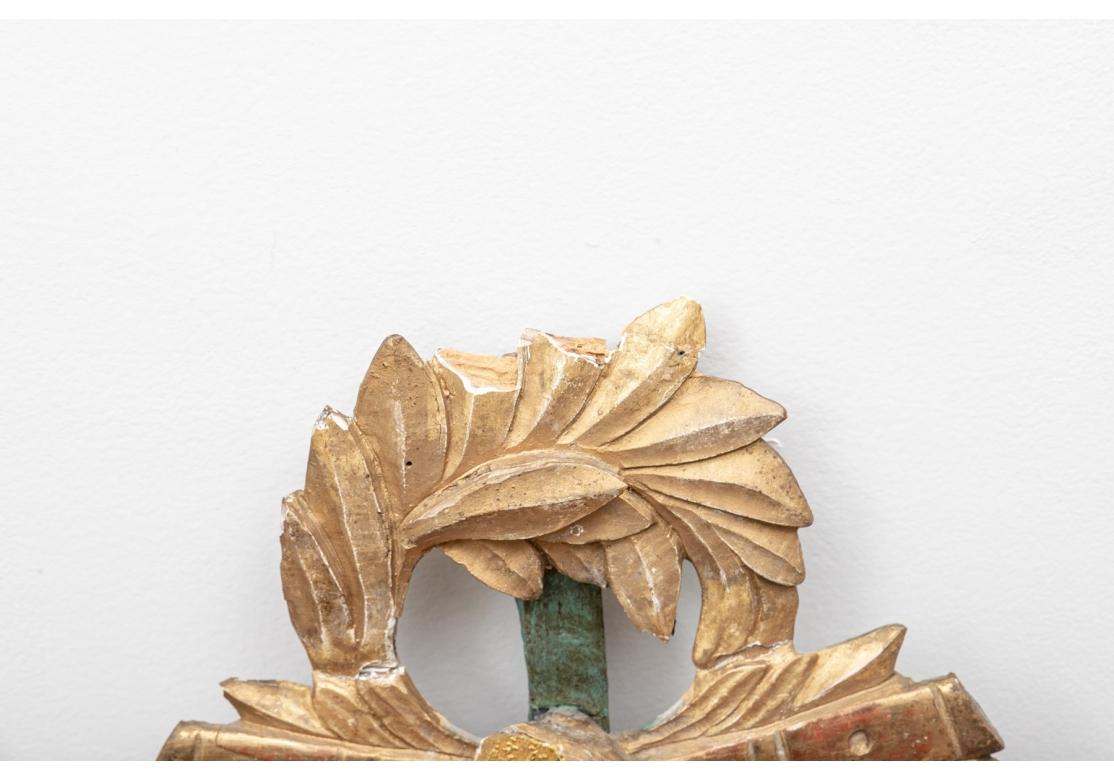 Georgien Miroir doré de style géorgien du 19ème siècle avec accents verts à restaurer en vente