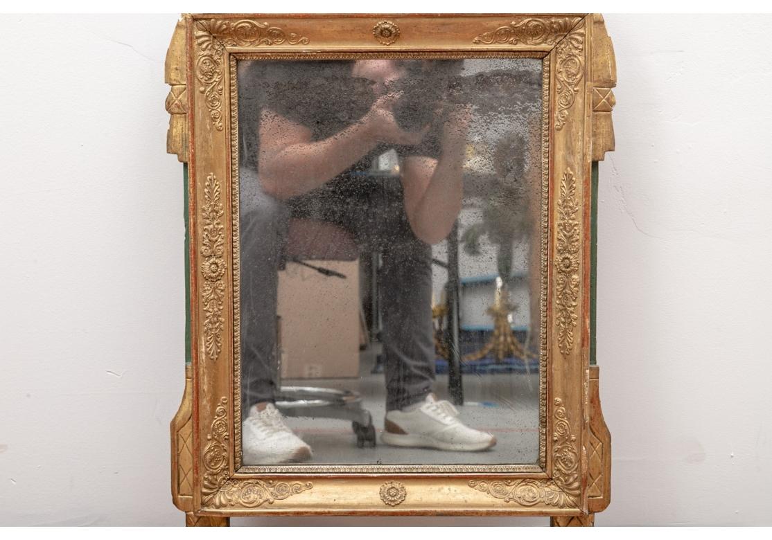 Sculpté à la main Miroir doré de style géorgien du 19ème siècle avec accents verts à restaurer en vente