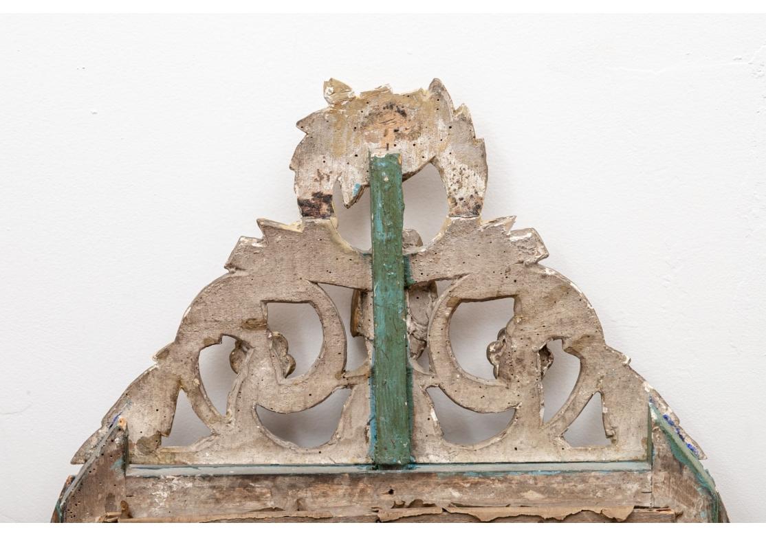 Miroir doré de style géorgien du 19ème siècle avec accents verts à restaurer en vente 1