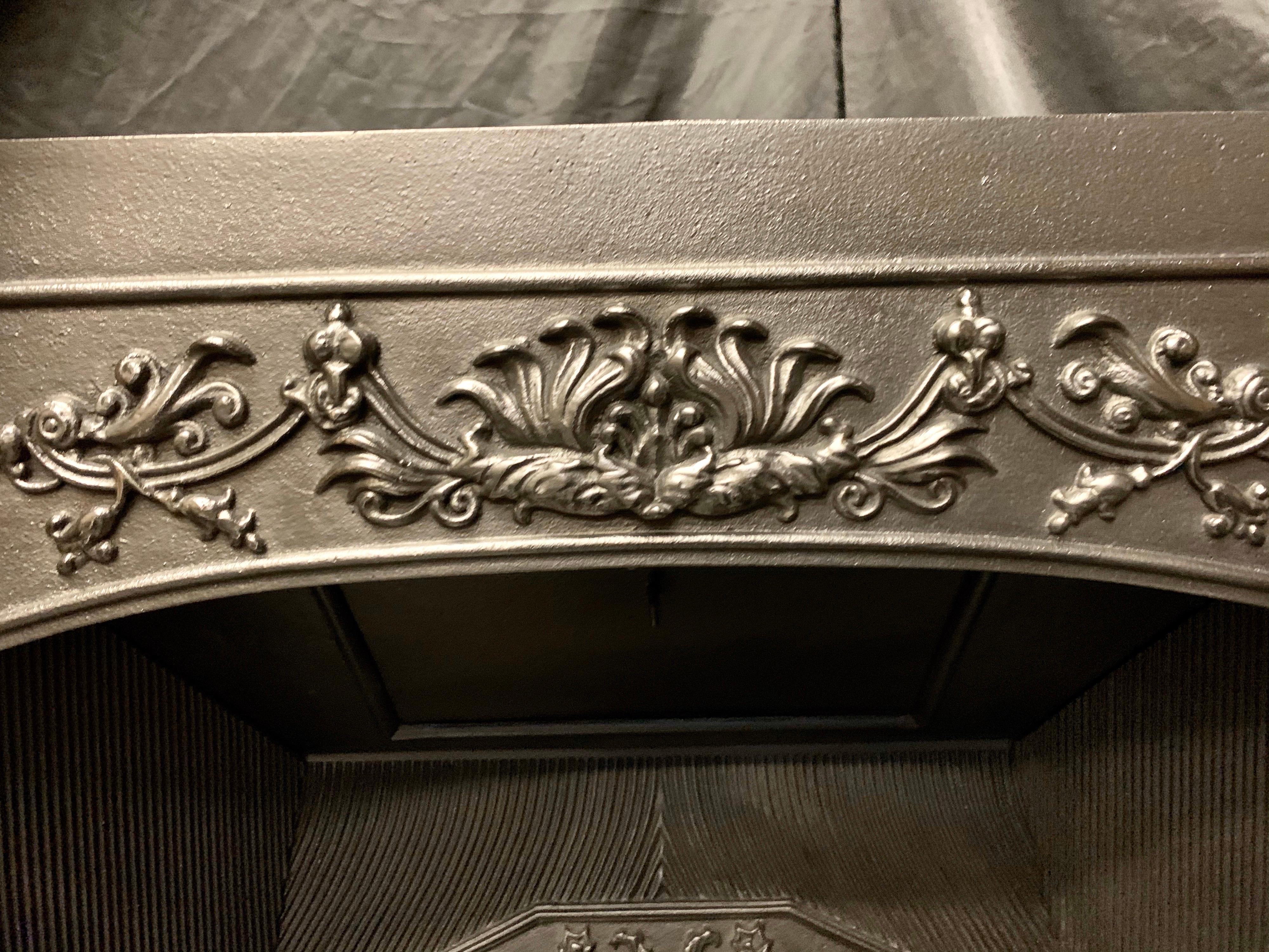 19th Century Georgian Style Hob Grate Fireplace Insert In Good Condition In Edinburgh, GB
