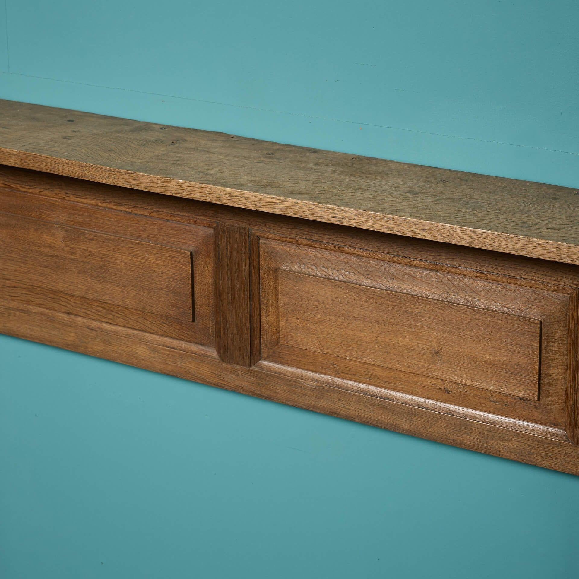 Caminetto in stile georgiano del XIX secolo con pannelli in Oak In condizioni discrete in vendita a Wormelow, Herefordshire