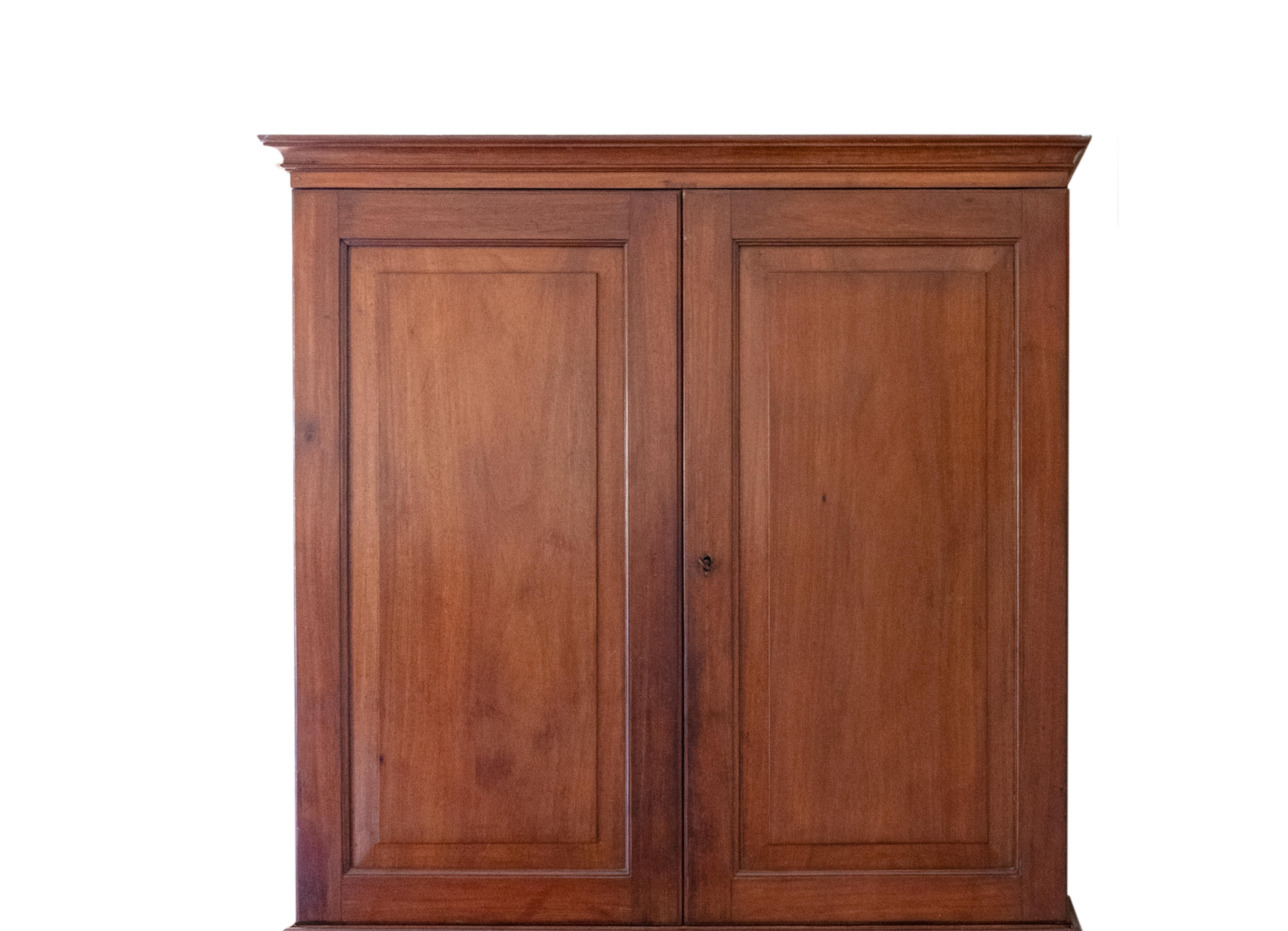 Kleiderschrank im georgianischen Stil des 19. Jahrhunderts, Portugal im Zustand „Hervorragend“ im Angebot in Lisbon, PT