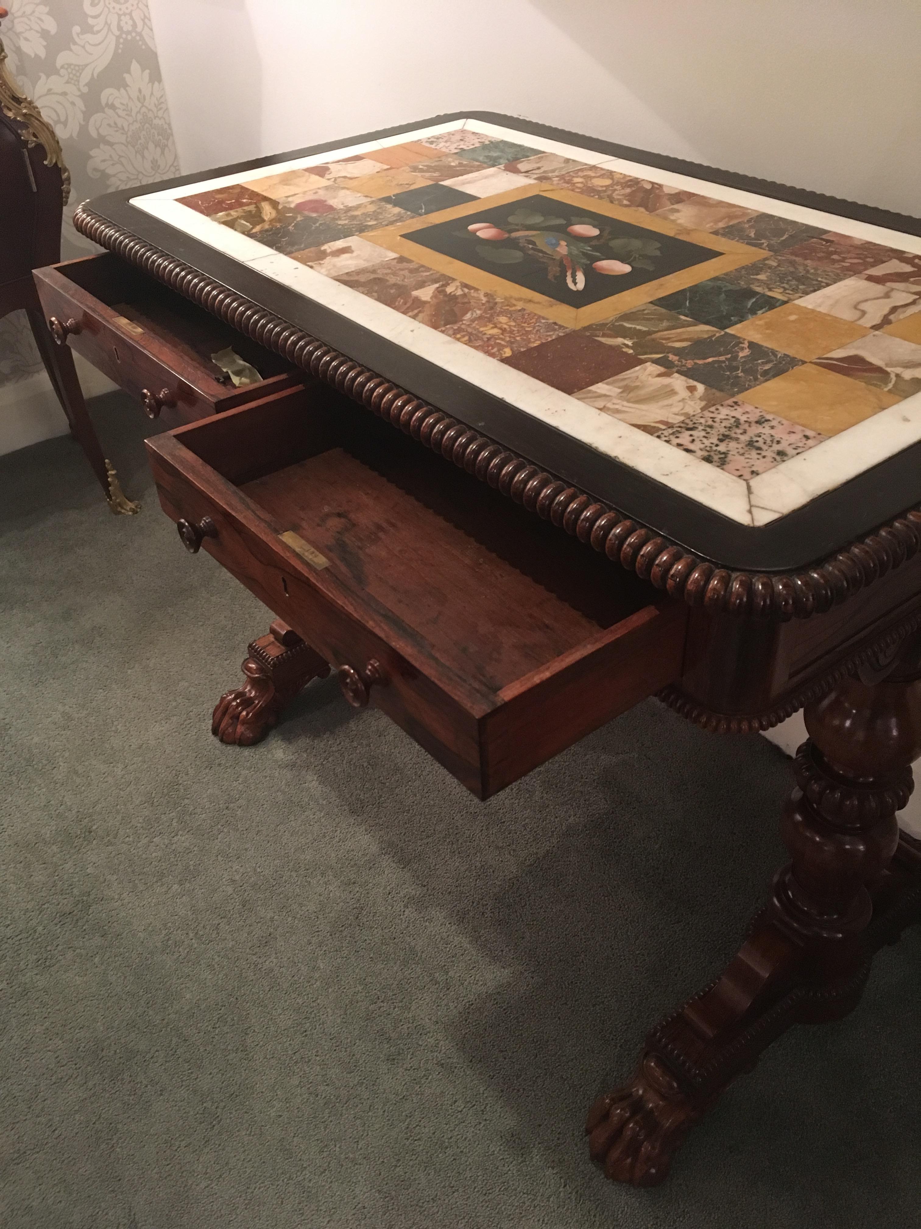 Georgianischer Tisch des 19. Jahrhunderts mit italienischer Pietra Dura und Marmorplatte aus dem Exemplar im Zustand „Gut“ im Angebot in London, GB