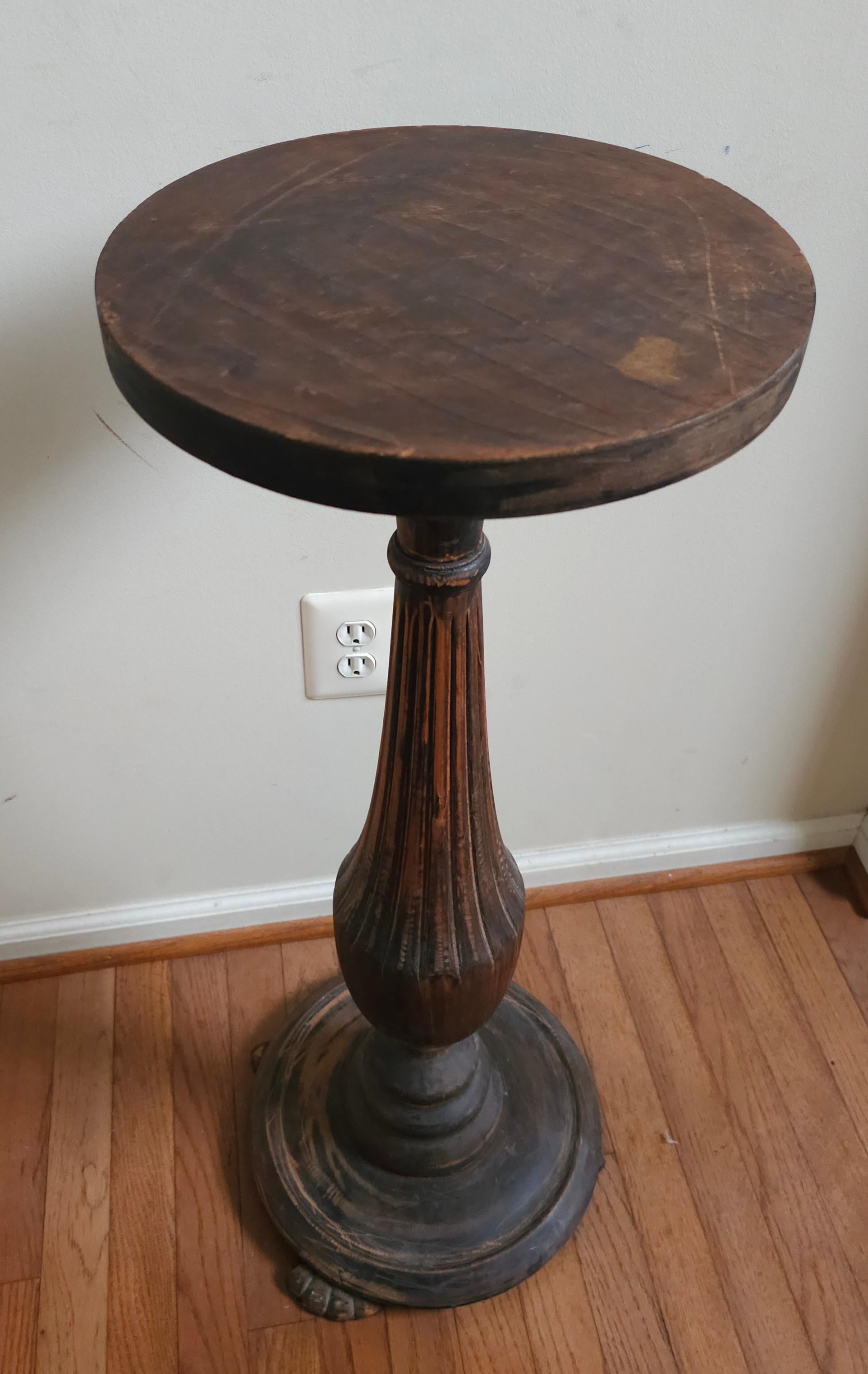 American 19th Century Georgian Walnut Patinated Pedestal Plant Stand For Sale